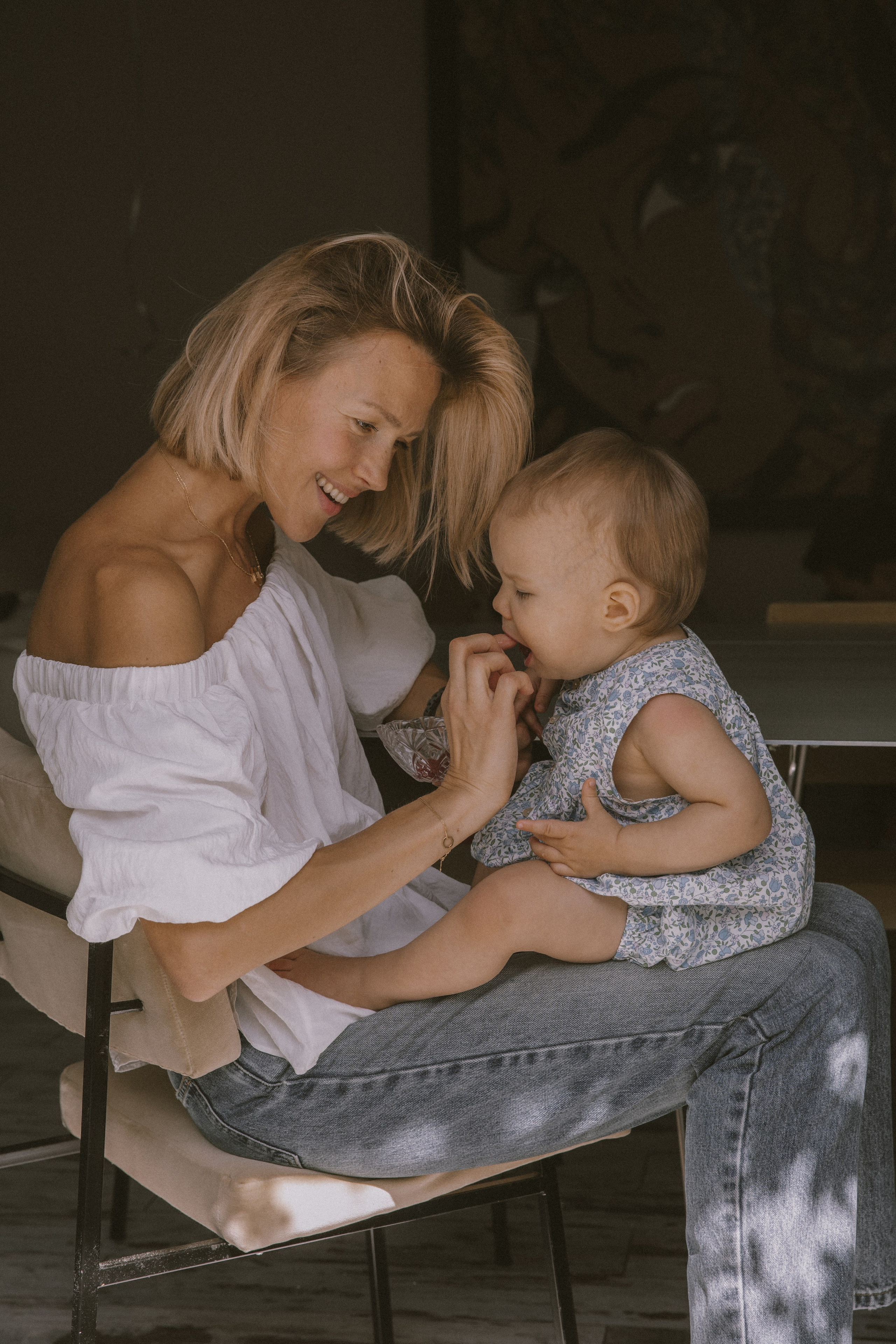 Family At Home Photoshoot in Paris | Natural Lifestyle Photography. Paris Wedding Photographer