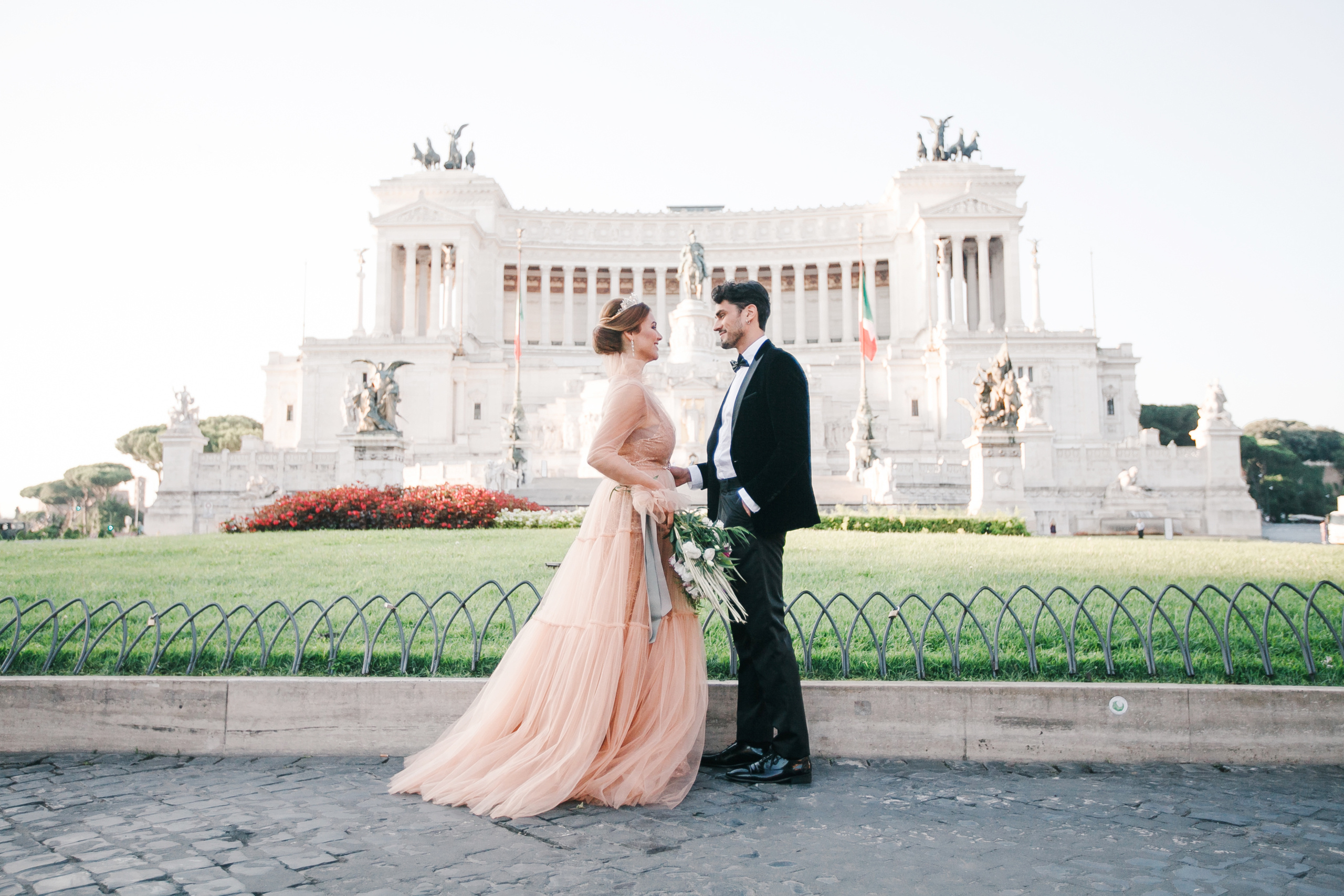 Rome Piazza Venezia & Coliseum Love Story. Iurkovski PHOTOGRAPHY in Europe. Luxury destination weddings and events