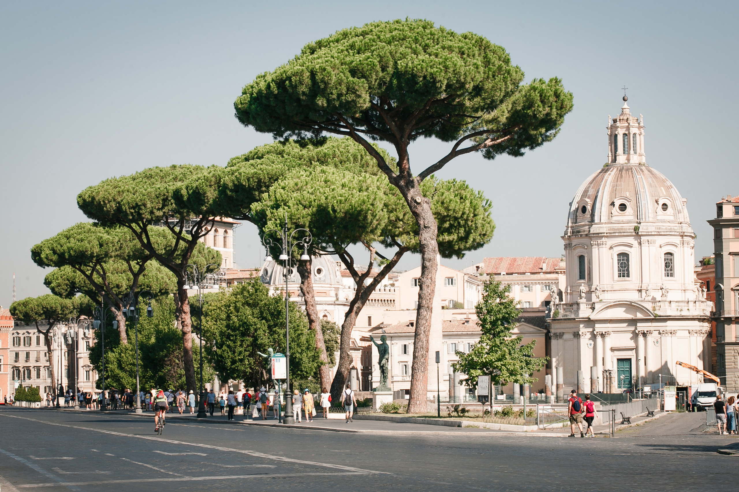 Rome Piazza Venezia & Coliseum Love Story. Iurkovski PHOTOGRAPHY in Europe. Luxury destination weddings and events