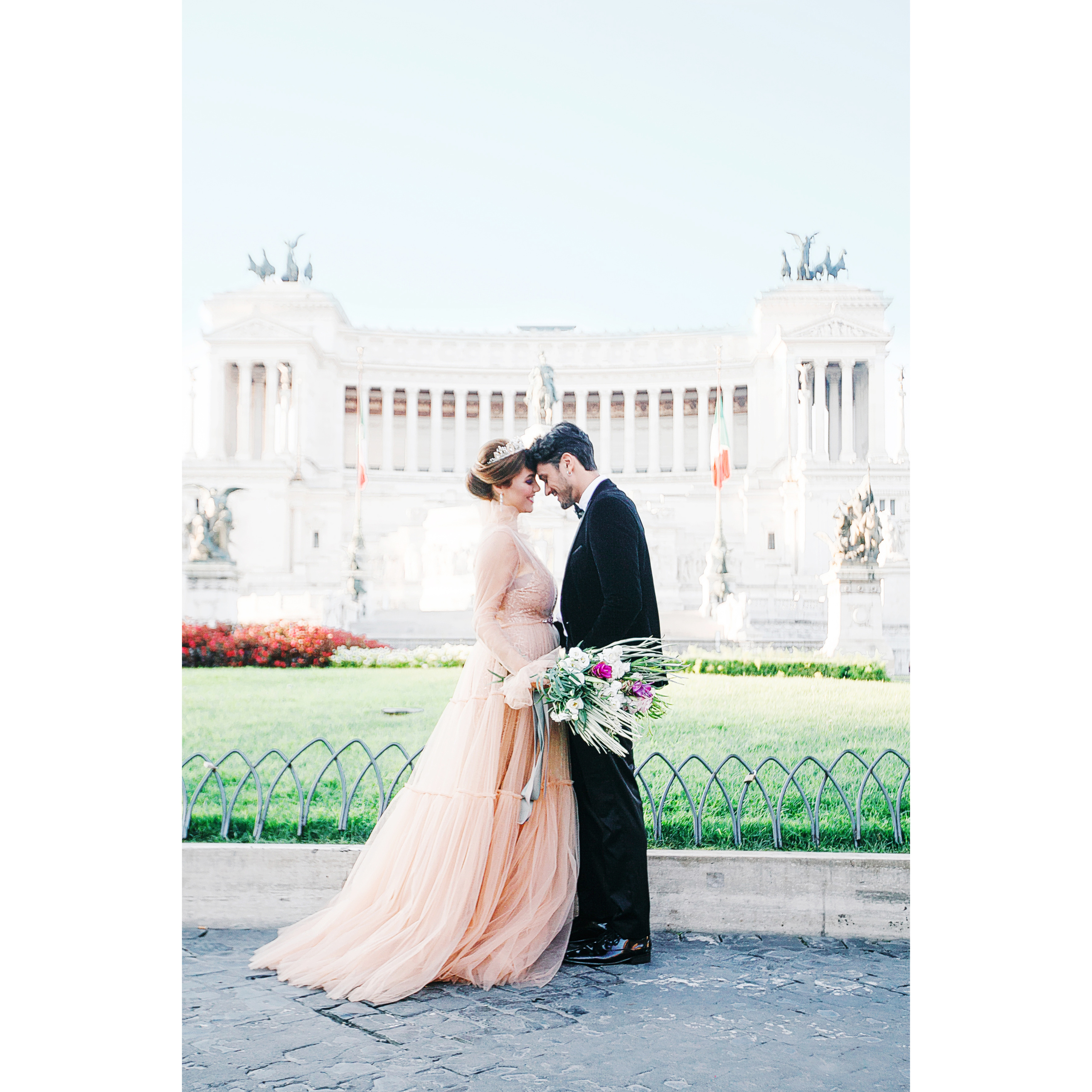 Rome Piazza Venezia & Coliseum Love Story. Iurkovski PHOTOGRAPHY in Europe. Luxury destination weddings and events