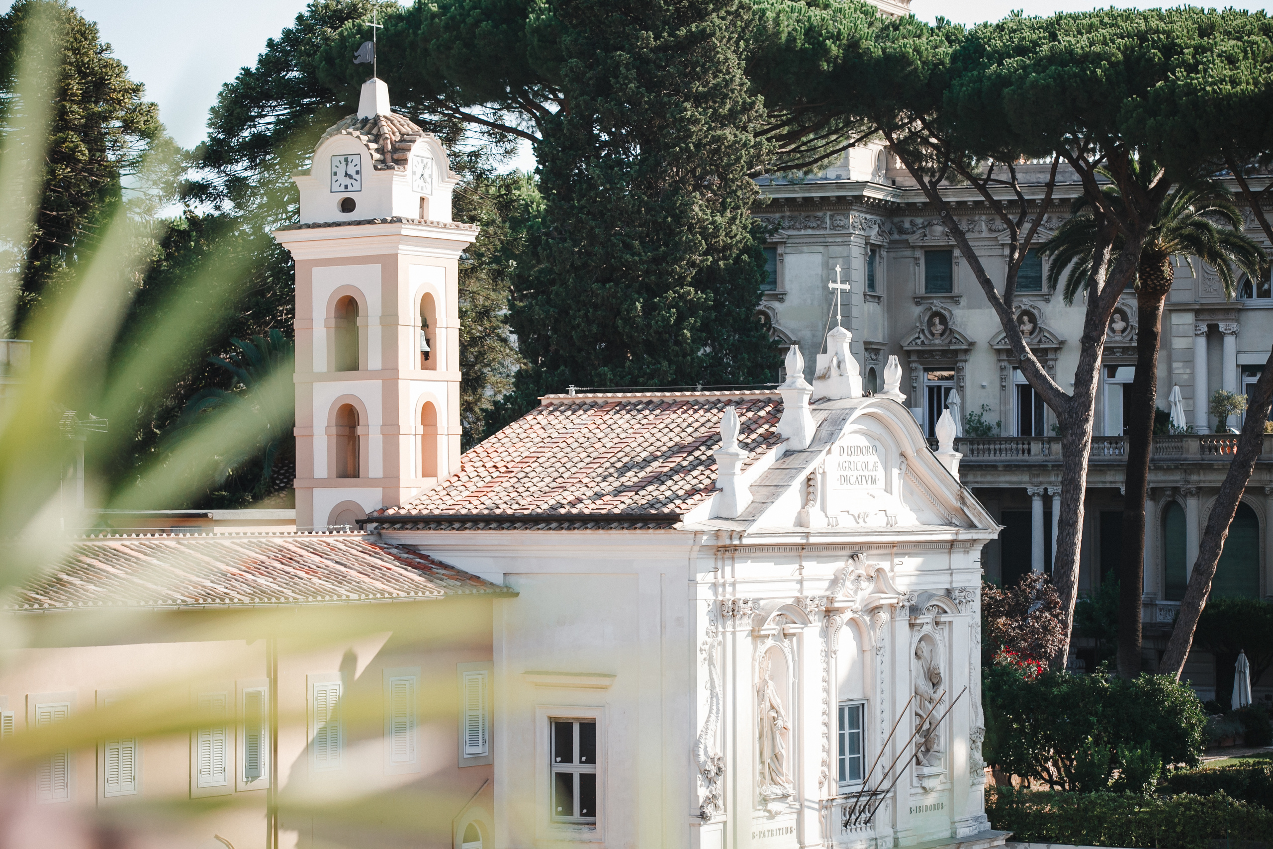 Trevi Fountain & Spanish steps Wedding Photowalk. Rome Penthouse Ceremony. Iurkovski PHOTOGRAPHY in Europe. Luxury destination weddings and events