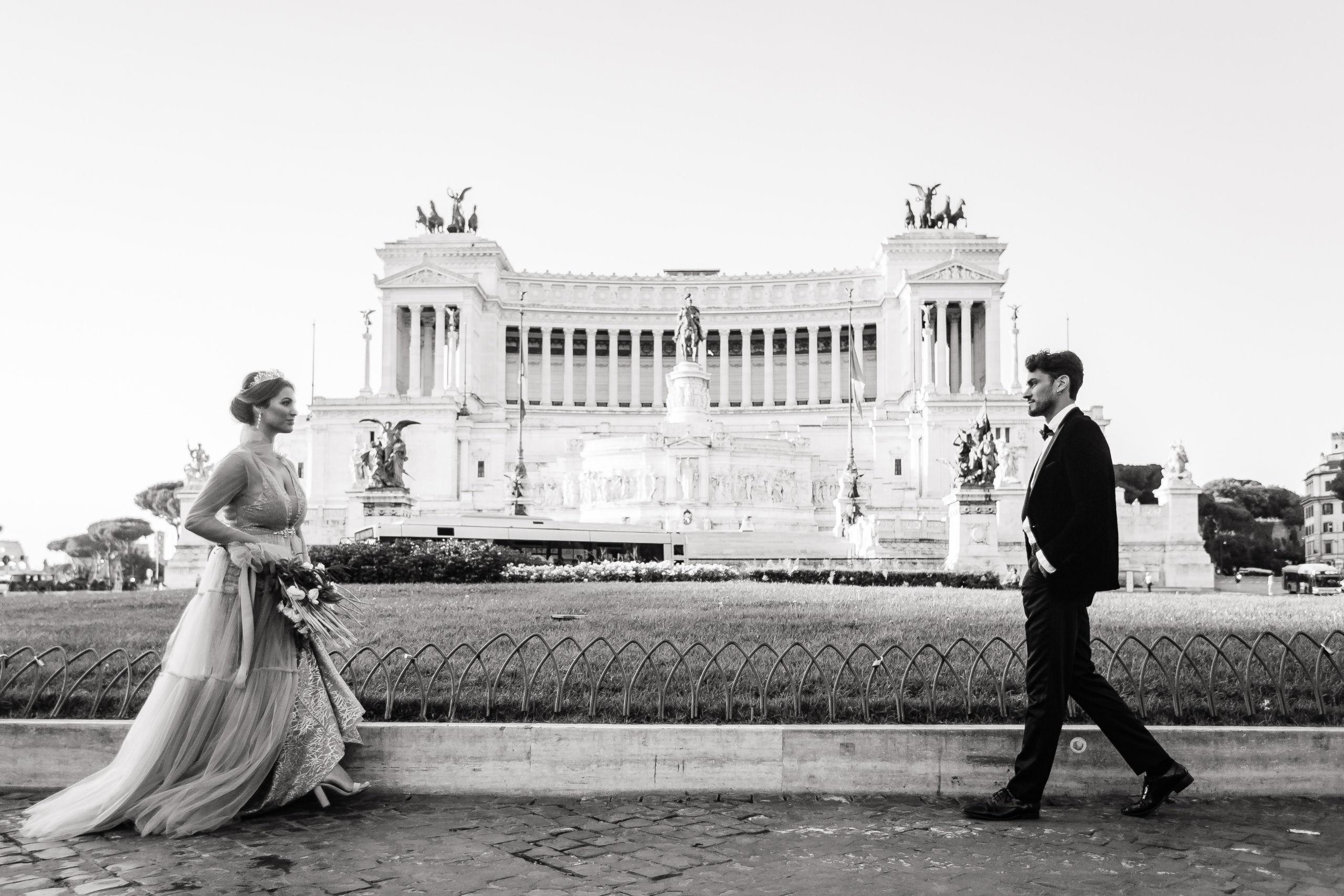 Rome Piazza Venezia & Coliseum Love Story. Iurkovski PHOTOGRAPHY in Europe. Luxury destination weddings and events