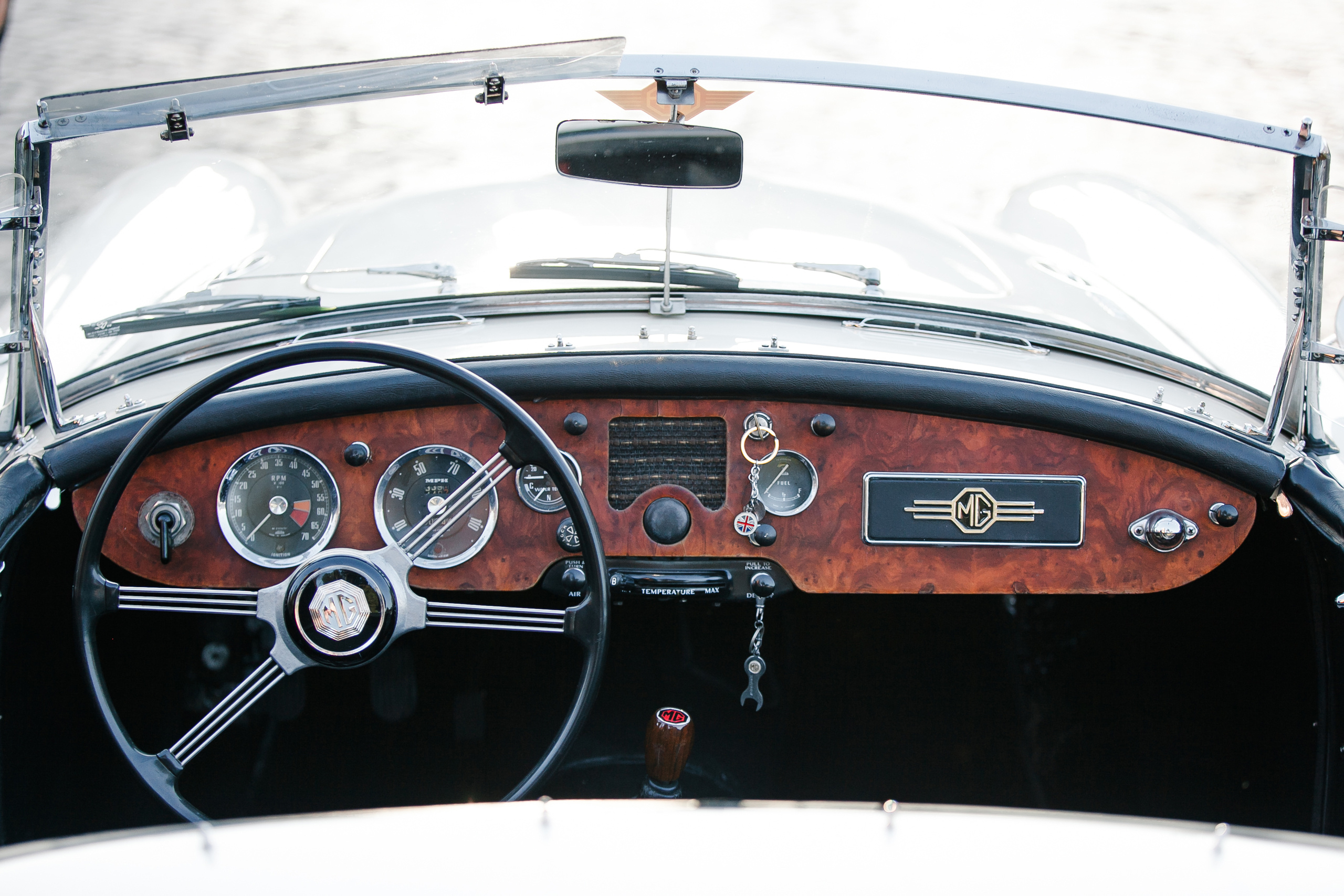 Rome Piazza Venezia & Coliseum Love Story. Iurkovski PHOTOGRAPHY in Europe. Luxury destination weddings and events