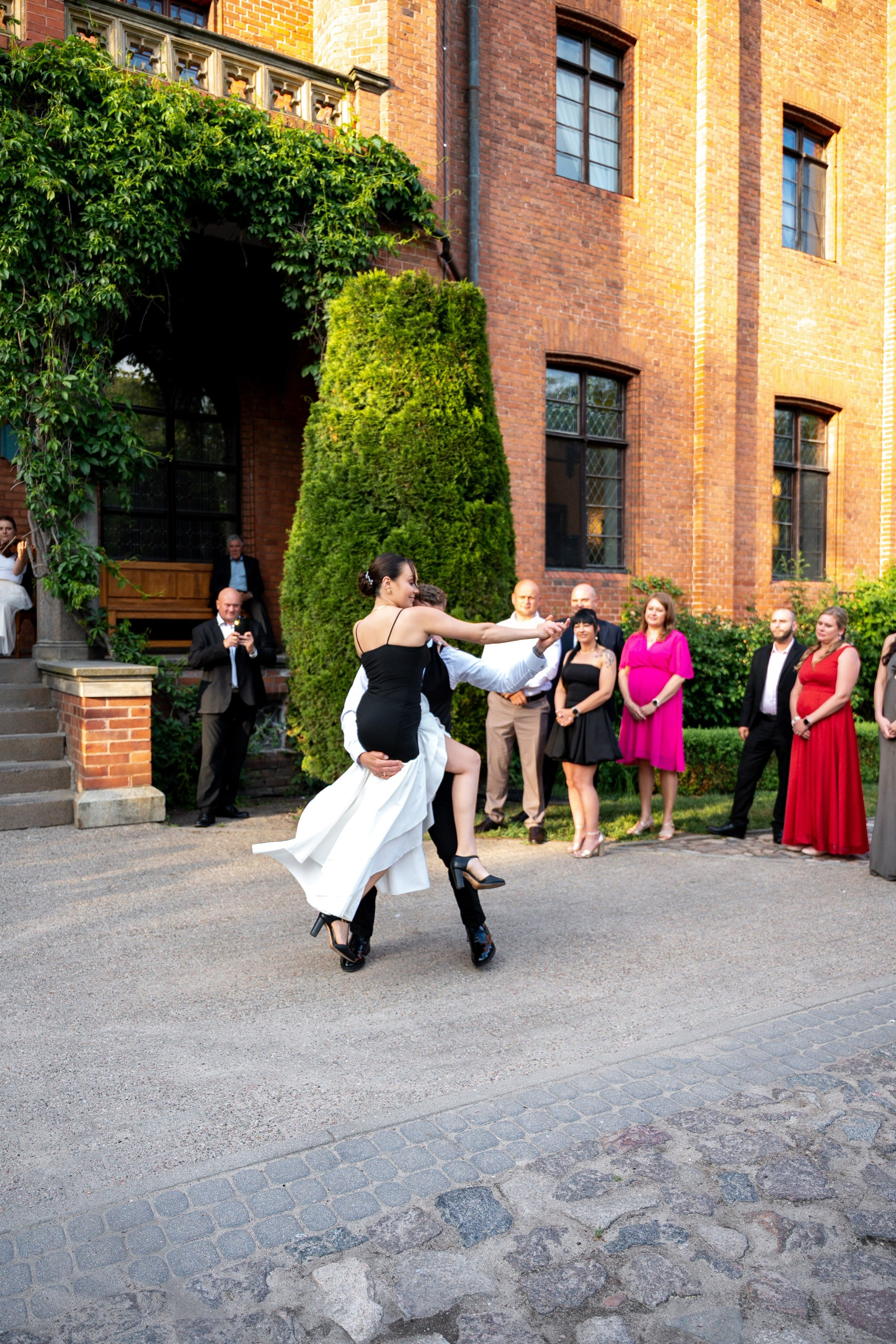 E&N: Zamek w Rzucewie. SL Wedding Photo — Editorial, Elegant & Timeless Wedding Photography in Poland and Across Europe