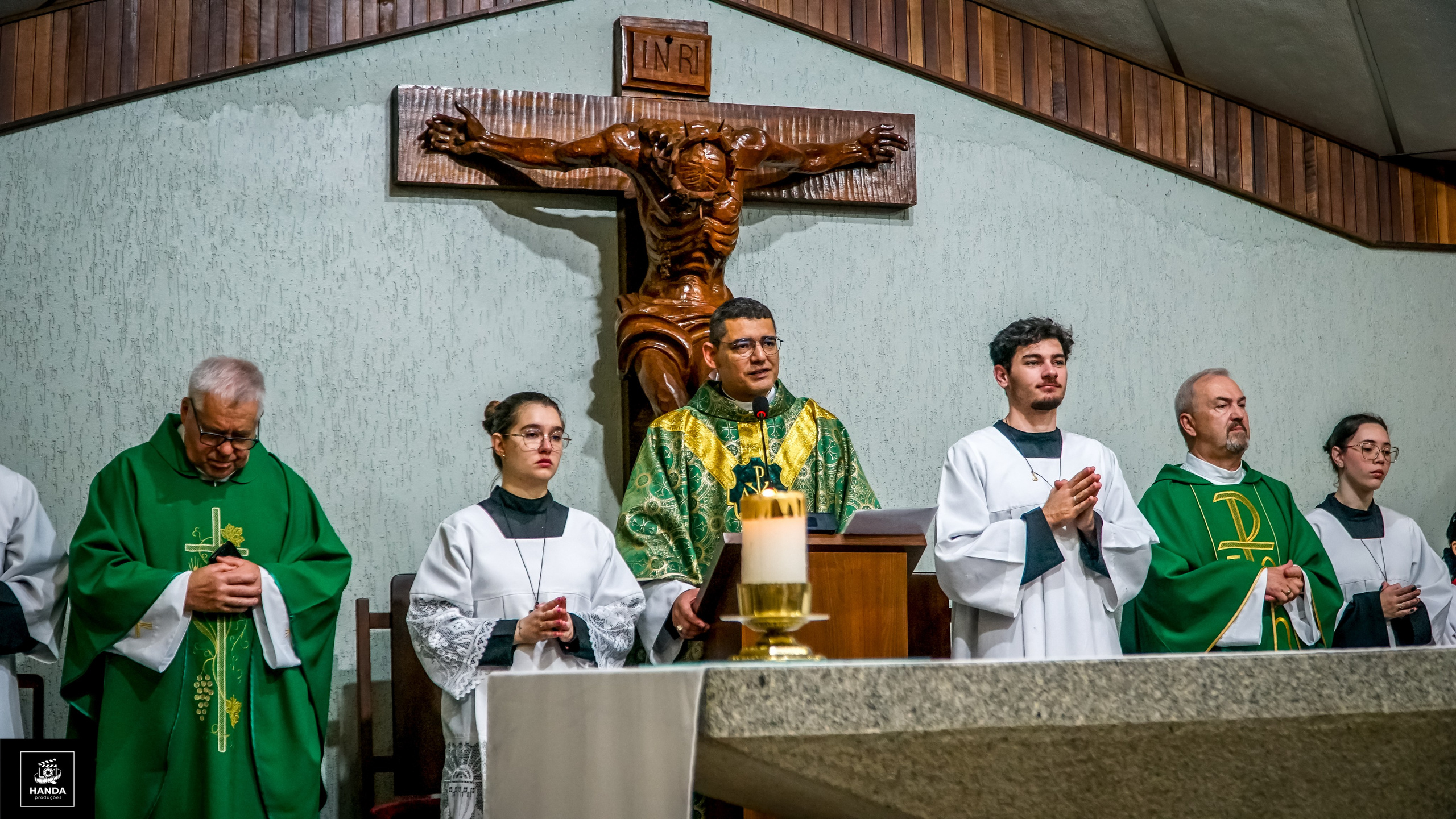 Acampamento Casais. Handa Produções