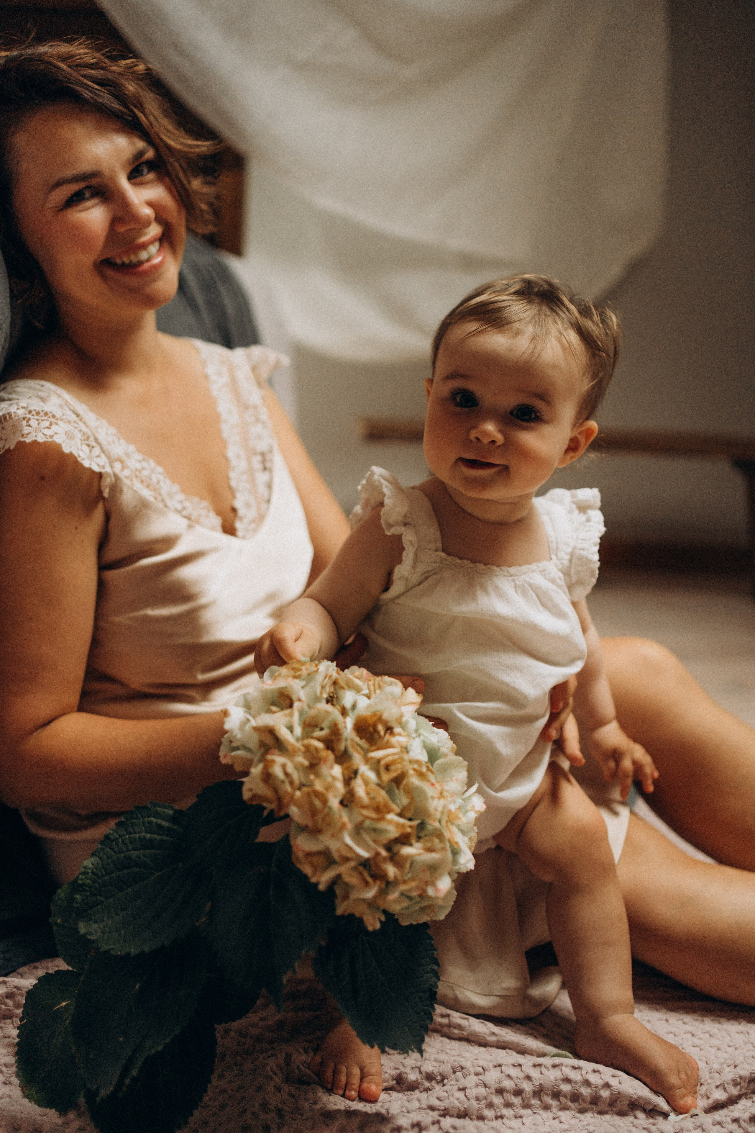 Julia & Grace. Family photographer in Helsinki, Victoria Guadagno