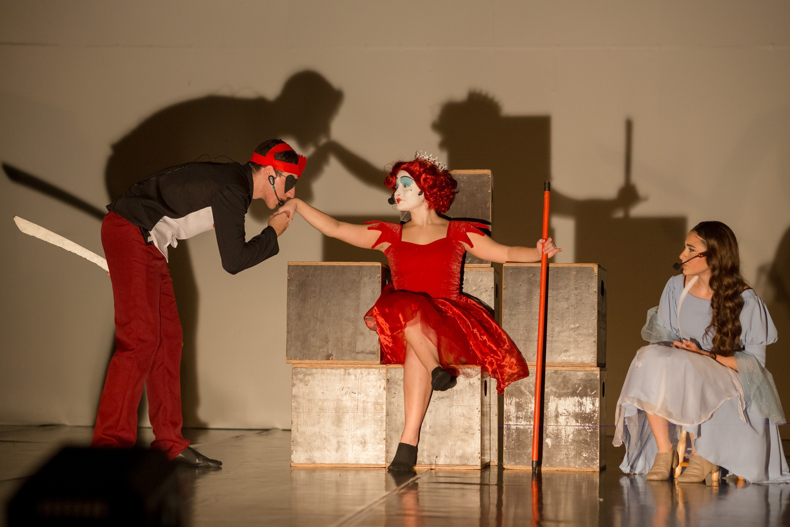 Espetáculo Teatral Alice no País das Maravilhas — Recriarte