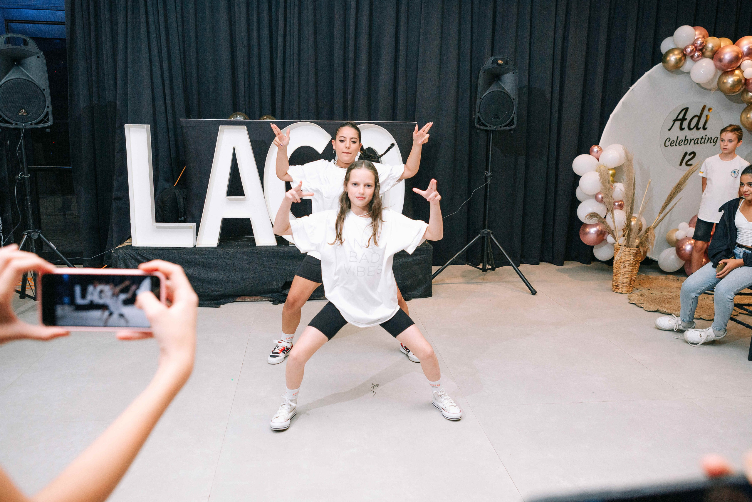 PARTY WITH FRIENDS. Https://shi-photo.com/