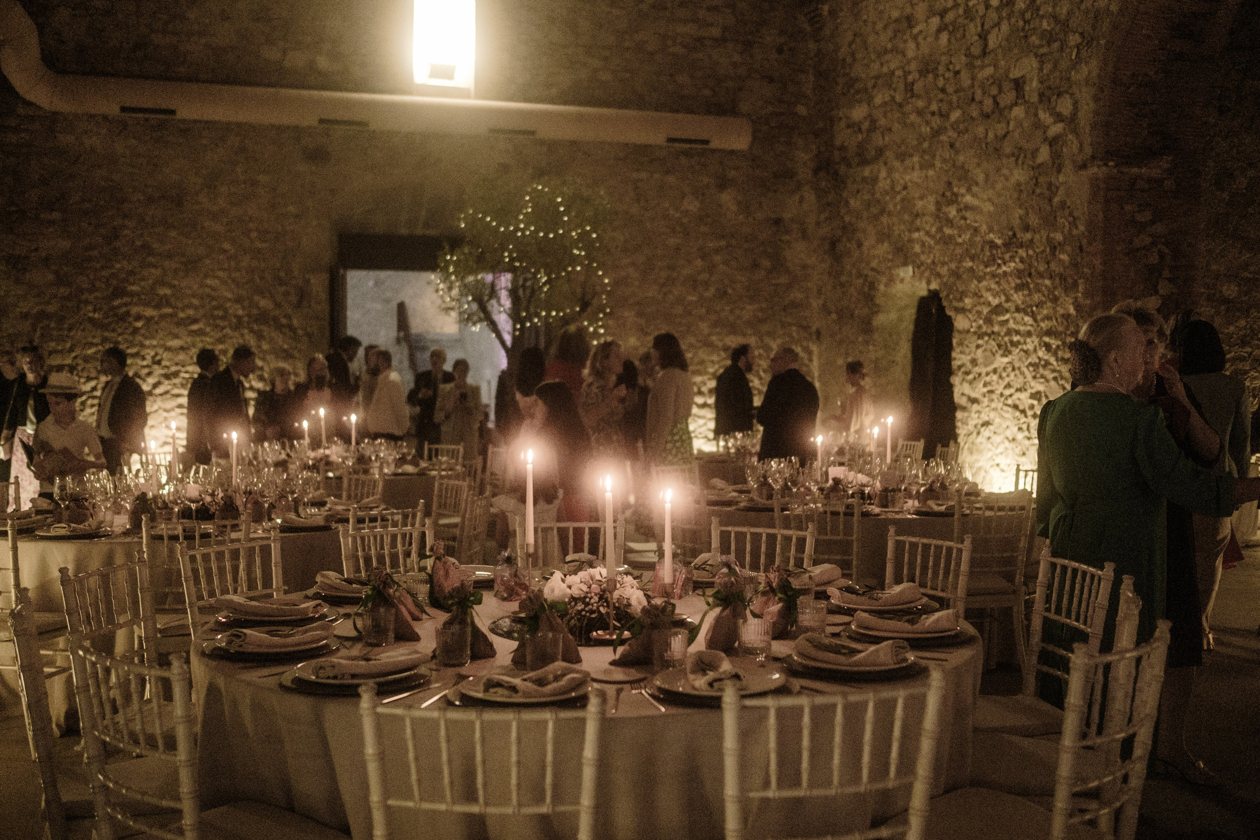 Svetlana & Alman. Monestir Sant Salvi. Paola fotógrafo / videografo de bodas en Barcelona