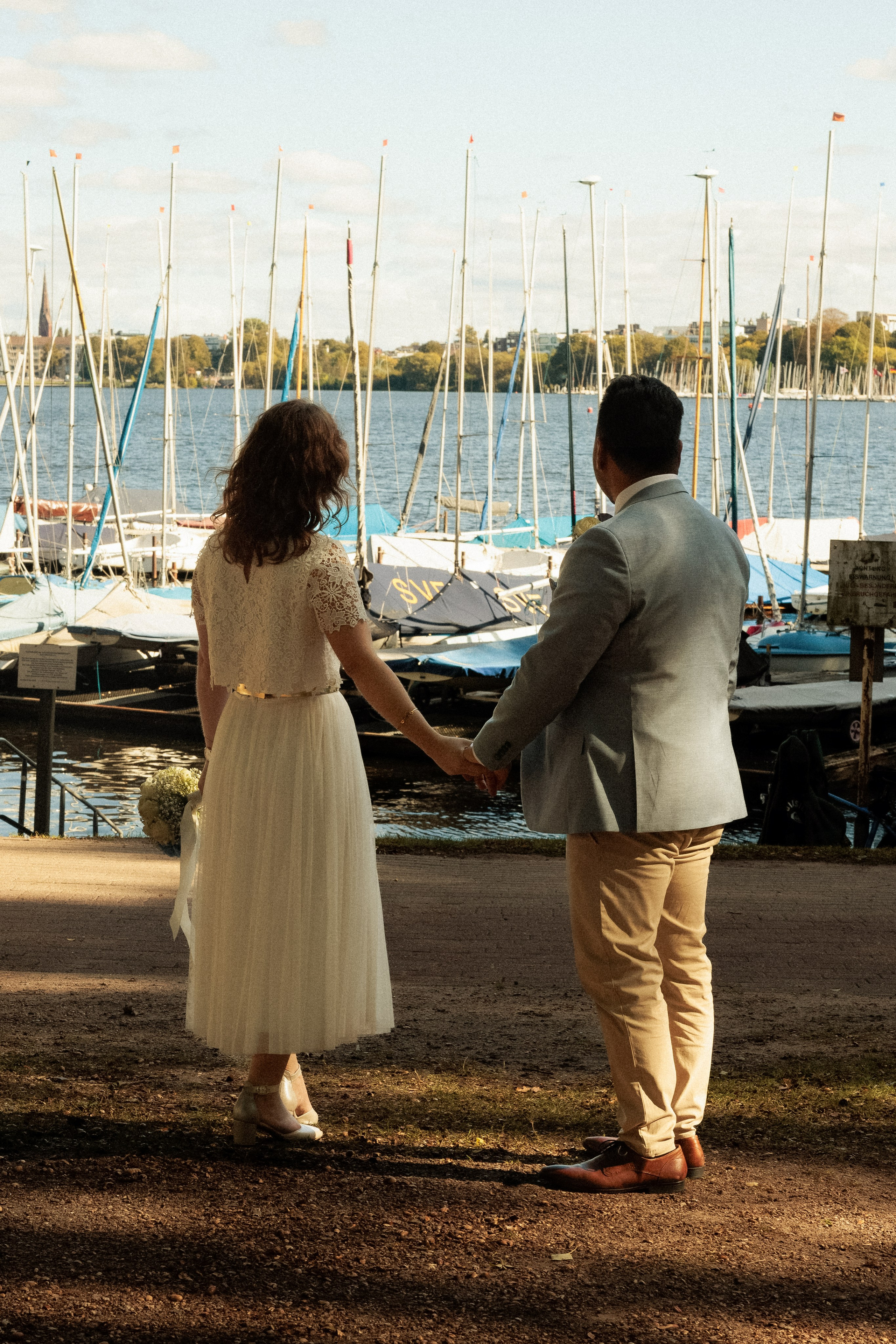Traumhochzeit im Bobby Reich | Moderne Liebe am Hamburger Alsterufer. Hochzeitsfotograf und Hochzeitsvideograf aus Hamburg | Roka21Film