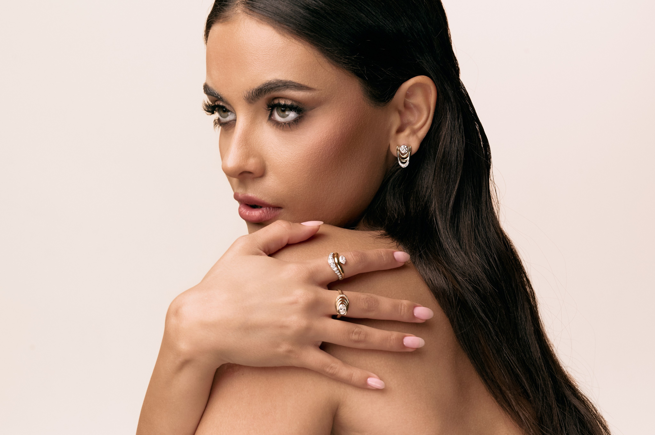 Beauty. Fashion and commercial photographer in Dubai and worldwide
