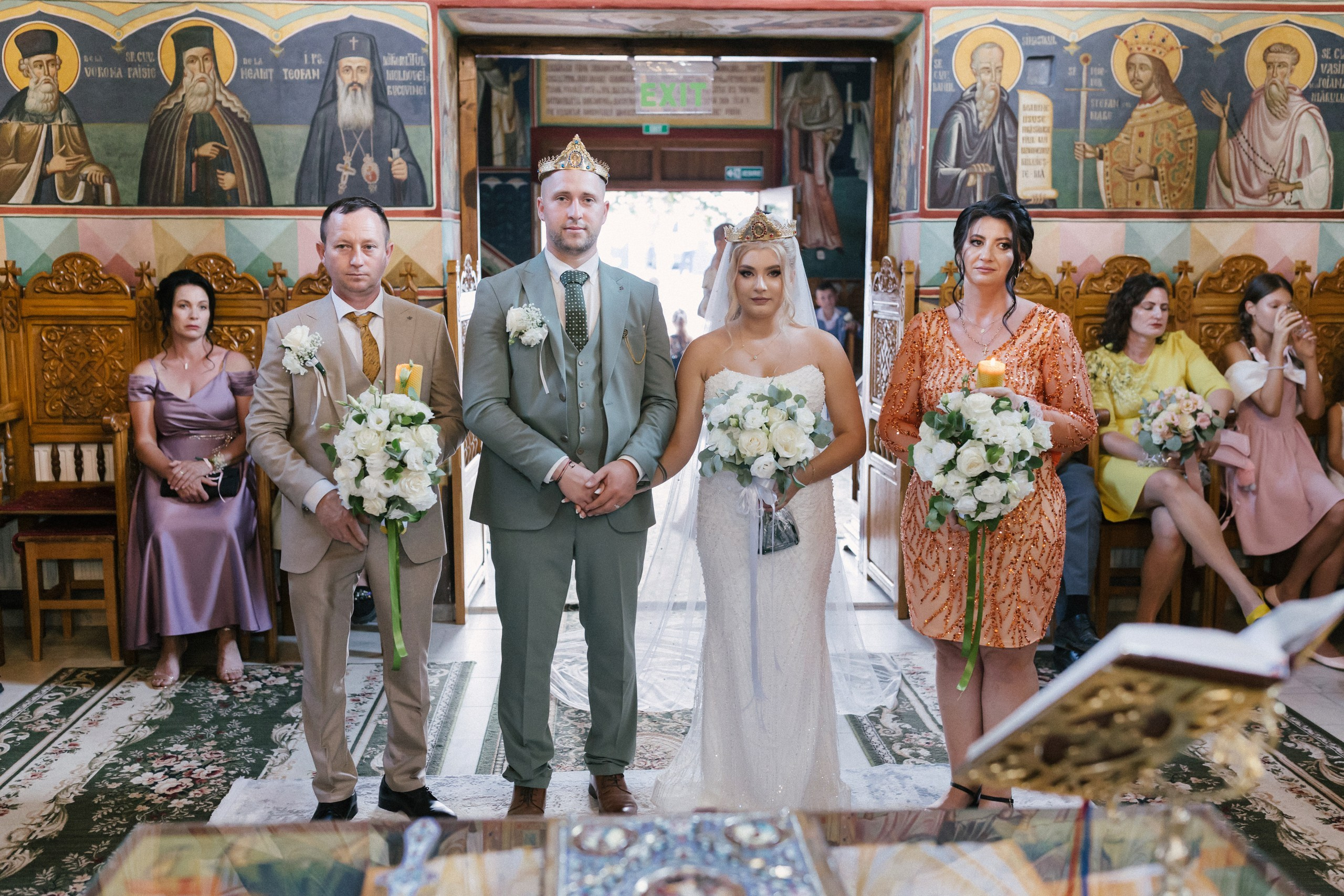 - mireasă Lavinia pregătire casa părintească Hârlău- mire Mihai pregătire Flămânzi cavalerii de onoare- fotograf nuntă Casa Jorovlea- ședință foto miri Mihai și Lavinia- nuntă elegantă Casa Jorovlea- fotografie de nuntă naturală România- domnișoare de onoare pregătire mireasă- emoții nuntă biserică- dansul mirilor Casa Jorovlea* fotograf profesionist nuntă Botoșani Iași* fotografie documentară de nuntă- familie și prieteni la nuntă- nași Mihai și Nicoleta nuntă- portret mireasă în lumină naturală- petrecere nuntă Casa Jorovlea- Nuntă Mihai și Lavinia – momente emoționante din ziua nunții, pregătirile mirilor în Hârlău și Flămânzi, ceremonia religioasă și ședința foto realizată de  AlinoFotoStudio -  Mireasa Lavinia în timpul pregătirilor la Hârlău-  Mihai pregătit de cavalerii de onoare în Flămânzi - Ceremonia religioasă a mirilor Mihai și Lavinia-Ședință foto romantică de nuntă Mihai și Lavinia - Dansul mirilor la petrecerea de nuntă -  fotograf nuntă Iași-  fotograf nuntă Botoșani- wedding photography Romania- AlinoFotoStudio - AlinoFotoStudio - Alin Chirilă fotograf - fotograf Botoșani - fotograf Iași - fotograf Hârlău - fotograf Bacău - fotograf Suceava - fotograf București - fotograf Neamț - servicii foto video - fotograf evenimente - fotograf nuntă - fotograf botez - wedding photographer Romania - ședință foto nuntă - fotografie de eveniment - wedding photography - fotografie profesională - fotograf profesionist România- povestitor prin fotografie, servicii foto - video -profesionale