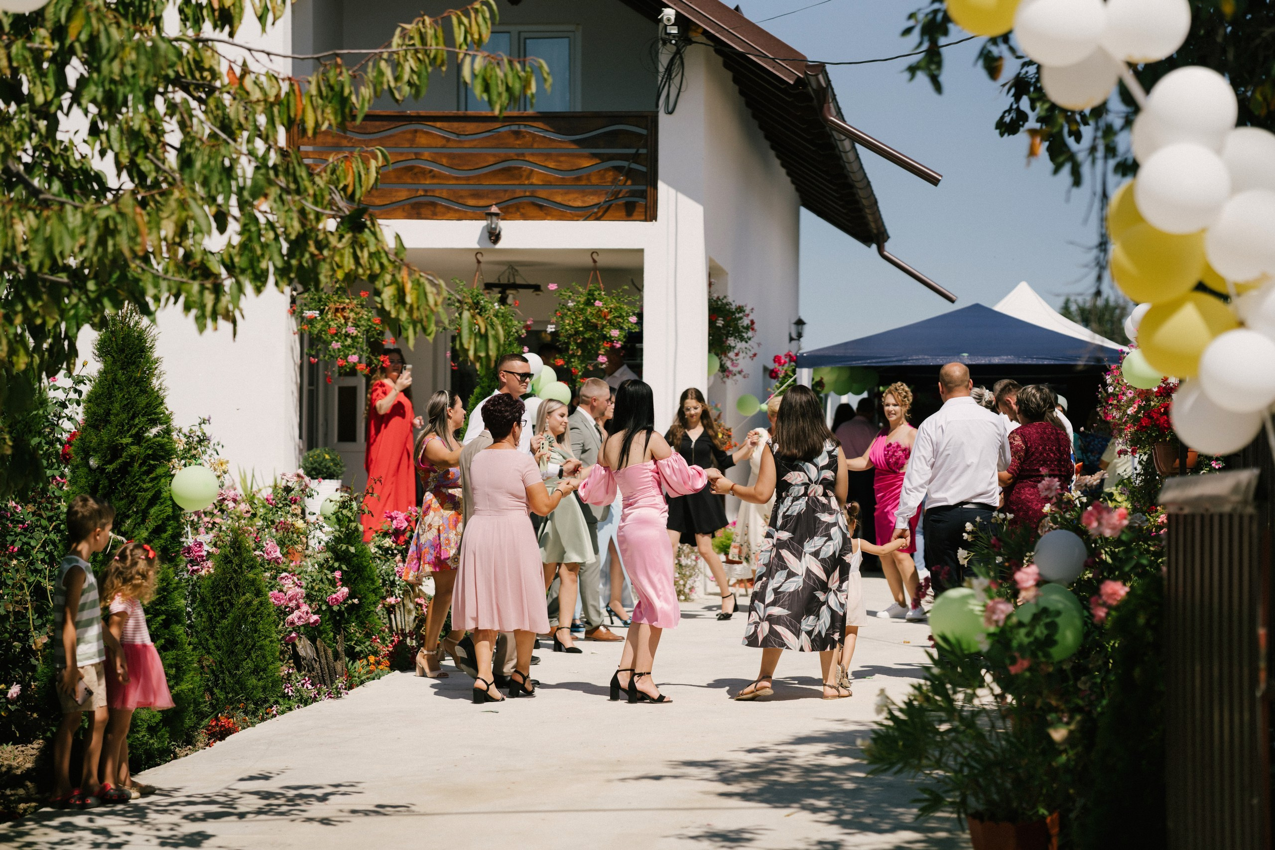 - mireasă Lavinia pregătire casa părintească Hârlău- mire Mihai pregătire Flămânzi cavalerii de onoare- fotograf nuntă Casa Jorovlea- ședință foto miri Mihai și Lavinia- nuntă elegantă Casa Jorovlea- fotografie de nuntă naturală România- domnișoare de onoare pregătire mireasă- emoții nuntă biserică- dansul mirilor Casa Jorovlea* fotograf profesionist nuntă Botoșani Iași* fotografie documentară de nuntă- familie și prieteni la nuntă- nași Mihai și Nicoleta nuntă- portret mireasă în lumină naturală- petrecere nuntă Casa Jorovlea- Nuntă Mihai și Lavinia – momente emoționante din ziua nunții, pregătirile mirilor în Hârlău și Flămânzi, ceremonia religioasă și ședința foto realizată de  AlinoFotoStudio -  Mireasa Lavinia în timpul pregătirilor la Hârlău-  Mihai pregătit de cavalerii de onoare în Flămânzi - Ceremonia religioasă a mirilor Mihai și Lavinia-Ședință foto romantică de nuntă Mihai și Lavinia - Dansul mirilor la petrecerea de nuntă -  fotograf nuntă Iași-  fotograf nuntă Botoșani- wedding photography Romania- AlinoFotoStudio - AlinoFotoStudio - Alin Chirilă fotograf - fotograf Botoșani - fotograf Iași - fotograf Hârlău - fotograf Bacău - fotograf Suceava - fotograf București - fotograf Neamț - servicii foto video - fotograf evenimente - fotograf nuntă - fotograf botez - wedding photographer Romania - ședință foto nuntă - fotografie de eveniment - wedding photography - fotografie profesională - fotograf profesionist România- povestitor prin fotografie, servicii foto - video -profesionale