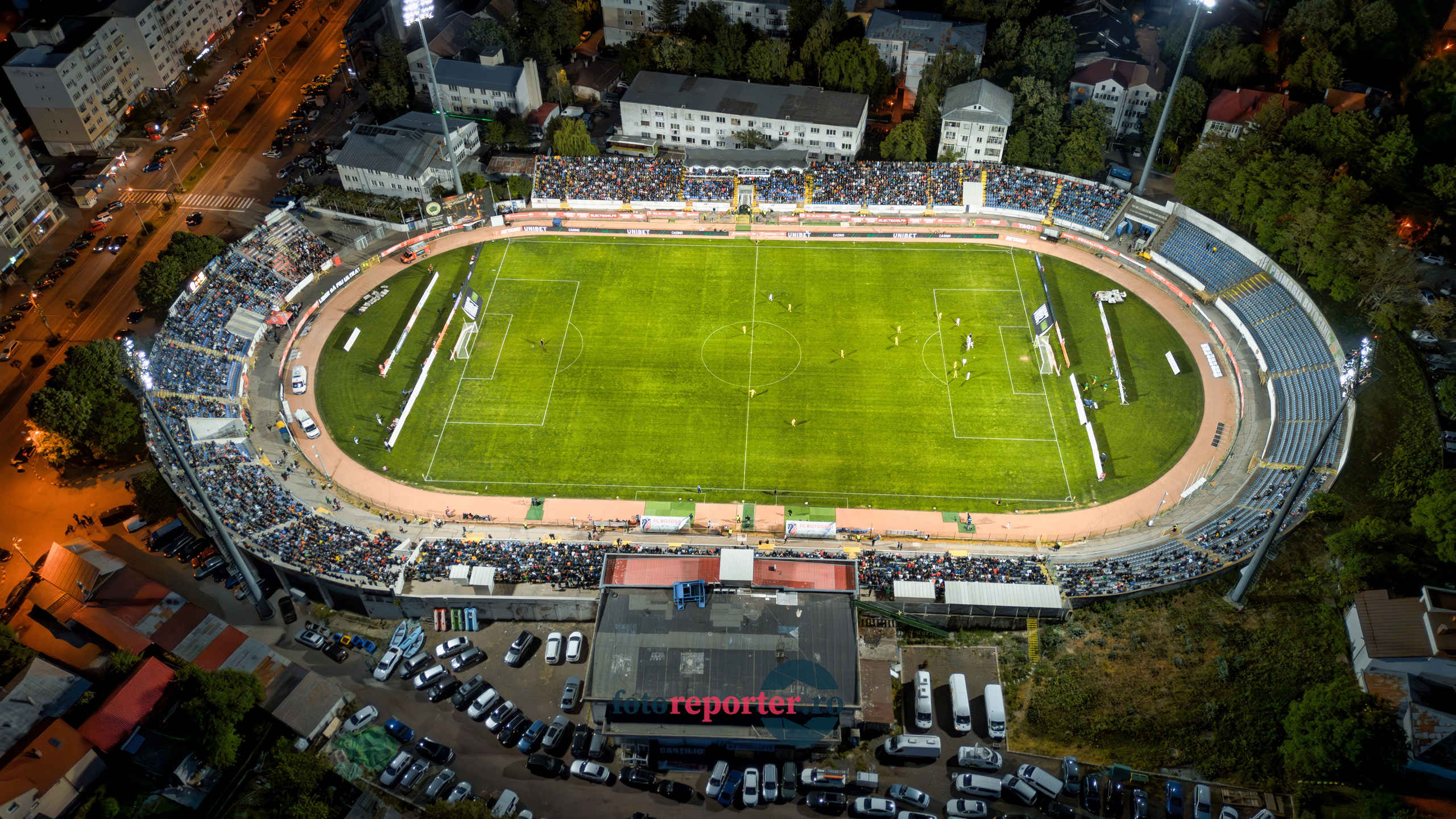 Galerie Foto: FC Botoșani vs. CS Mioveni - Pe 17 mai 2024, am fost martorii unei partide incredibile între FC Botoșani și CS Mioveni, în prima manșă a barajului pentru evitarea retrogradării. În fața unui stadion plin de emoție și speranță, echipa noastră a obținut o victorie importantă, cu un gol marcat de Aldair în minutul 93. 💪 *FC Botoșani 1-0 CS Mioveni*⚽️ Urmăriți momentele cheie ale meciului și bucuria suporterilor în această galerie foto! Pregătiți-vă pentru meciul de retur de pe 24 mai, când vom lupta din nou pentru a rămâne în prima ligă.#FCBotoșani #CSMioveni #BarajRetrogradare #ForzaBotoșani 