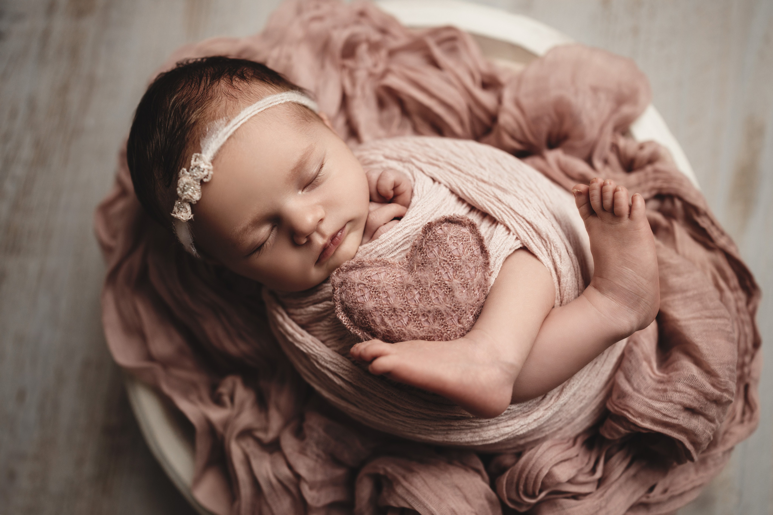 Newborn Classic. Newborn, kids, family photographer based near Zurich, Switzerland