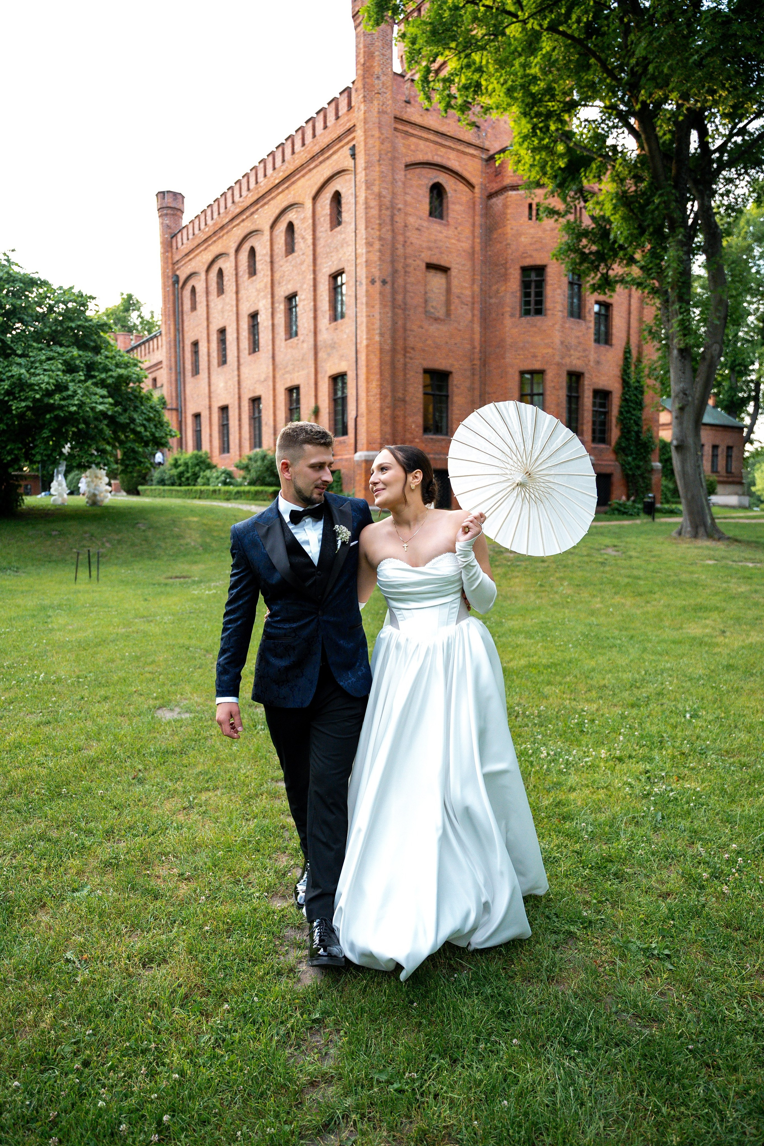 E&N: Zamek w Rzucewie. SL Wedding Photo — Editorial, Elegant & Timeless Wedding Photography in Poland and Across Europe