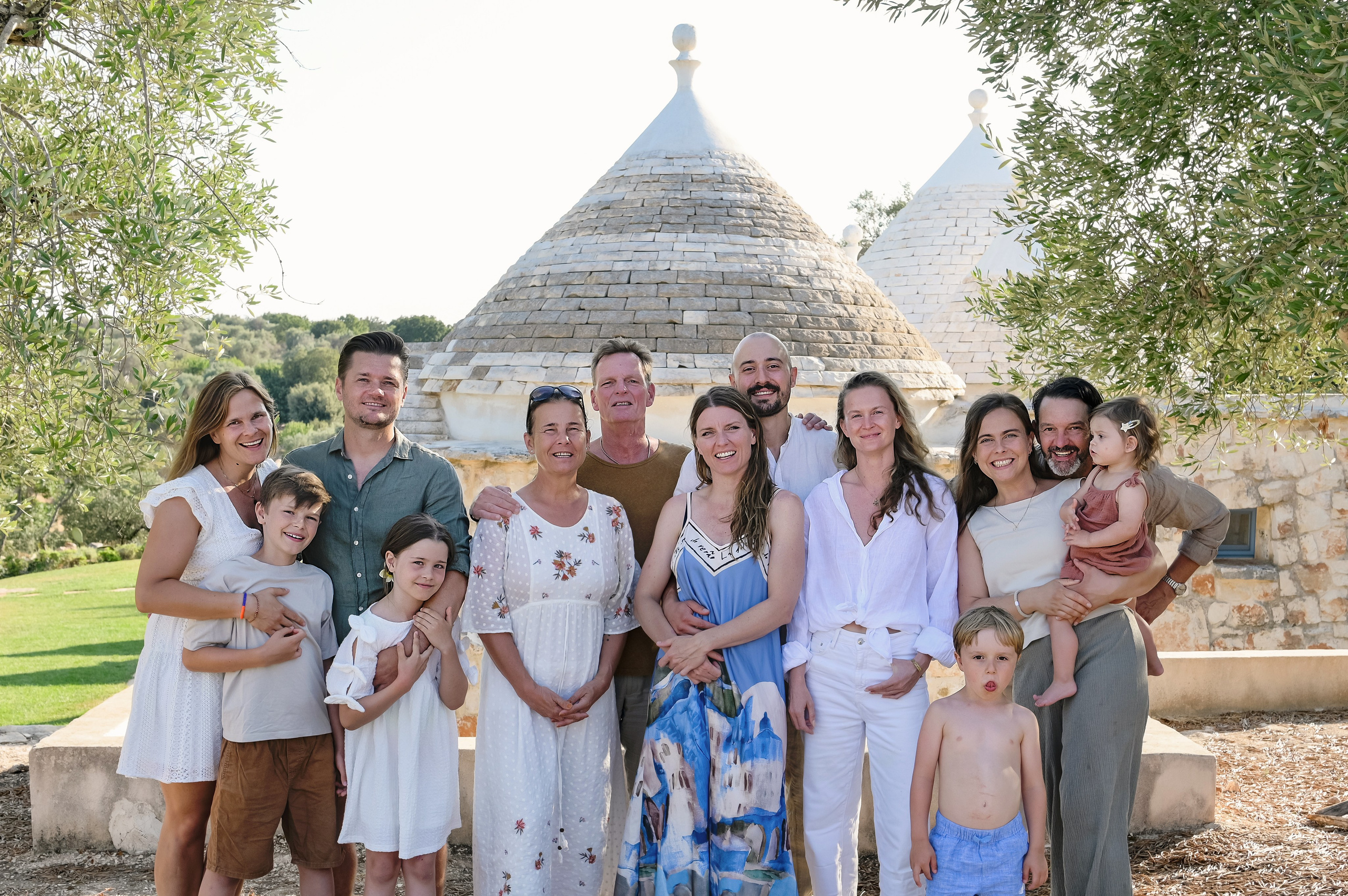 Big Family Story at a Masseria in Puglia. Fotografa in Puglia e Roma — Servizi fotografici romantici in Italia
