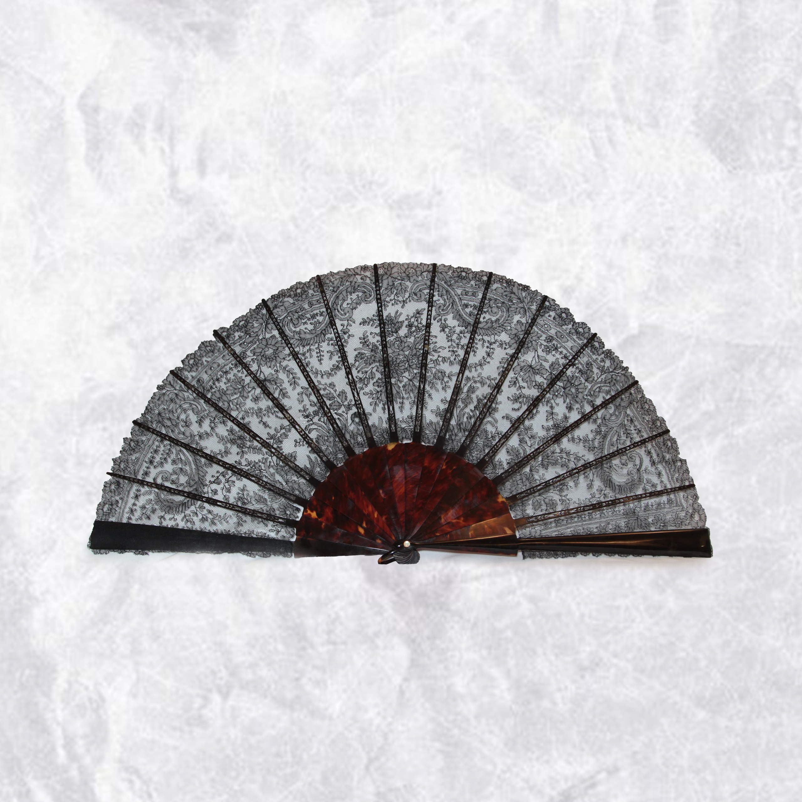 Blackfan. Современнные и актикварные украшения в Барселоне, Москве и Санкт-Петербурге