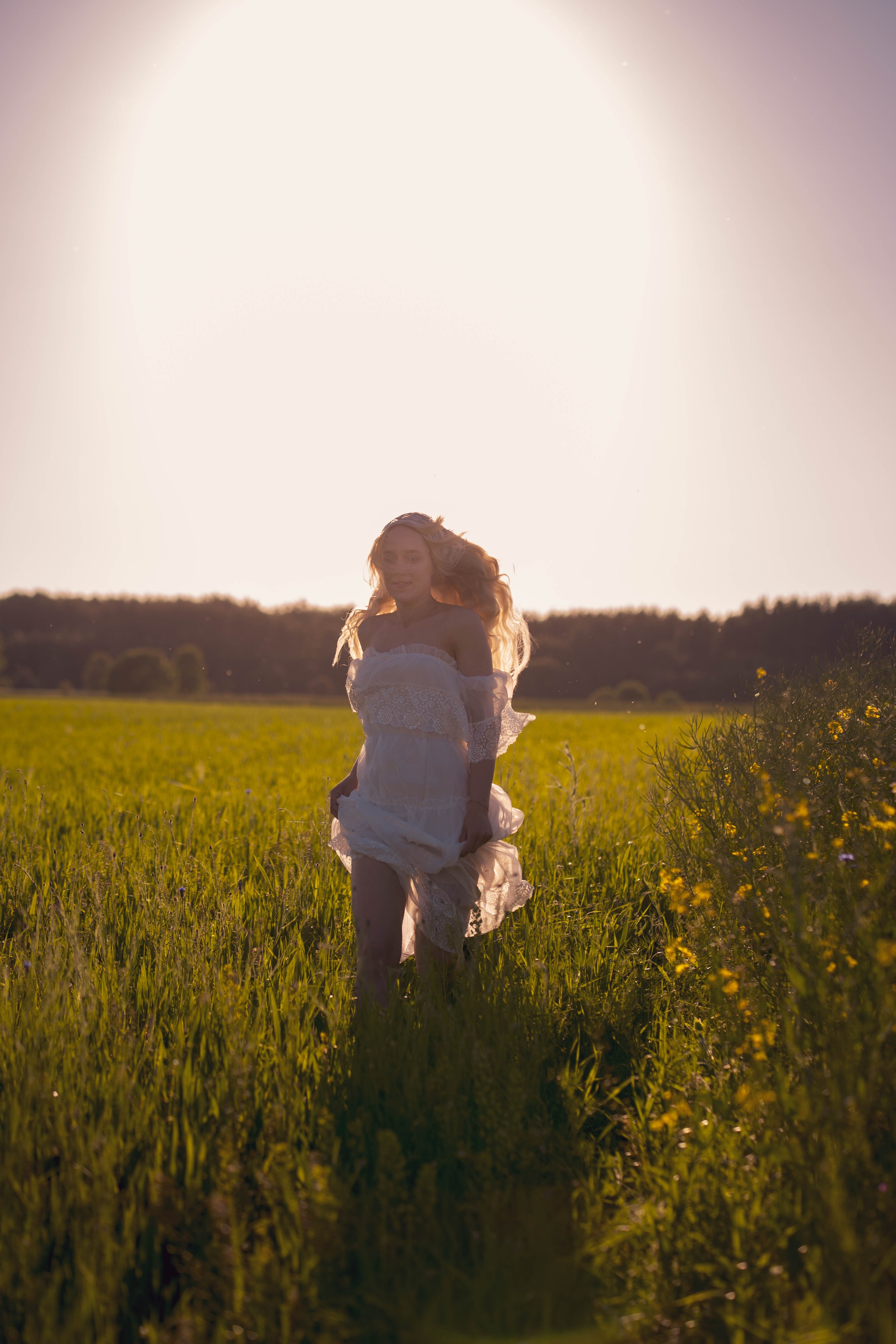 Rapsų laukai su Egle. Fotografija — Olga Bojarin