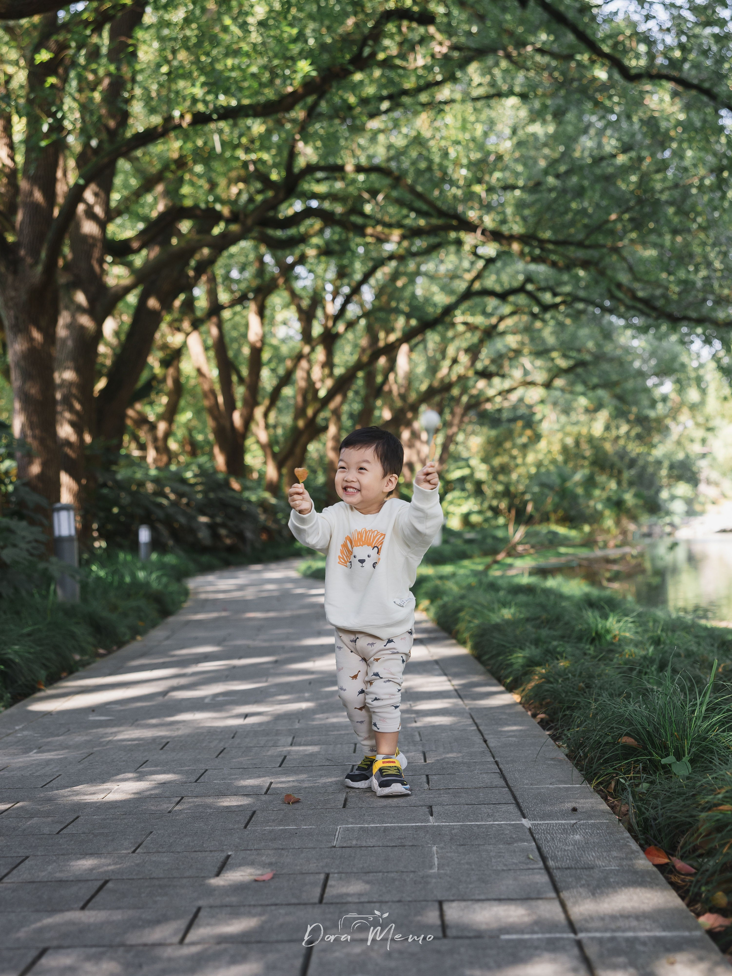 Shanghai Family Photographer | A Sunny Outdoor Family Session with a Two-Year-Old