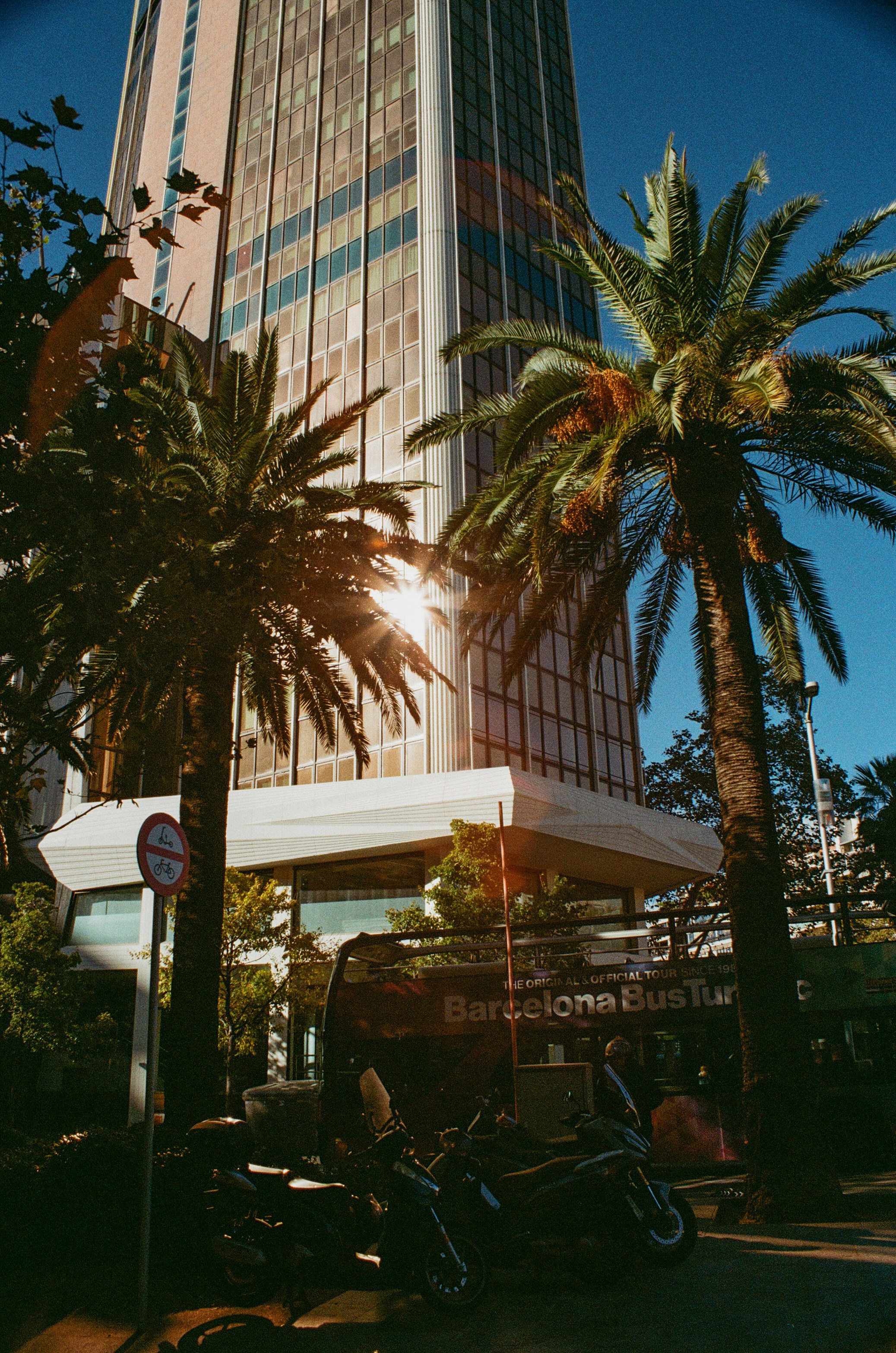 Barcelona — Light, Rhythm and Architecture. Wedding Stories — Professional Wedding Photography & Videography in Germany, Italy, Spain & all across Europe