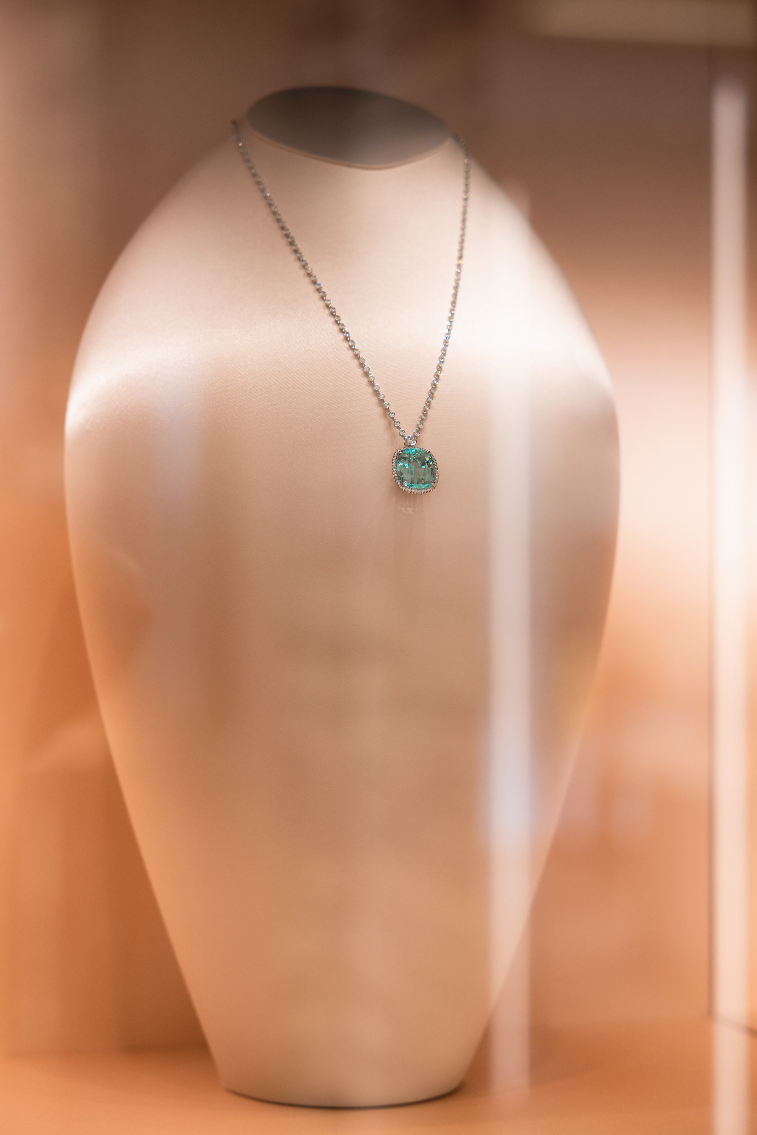 Tiffany. Professional wedding photographer in Copenhagen, Denmark — Julia Byron