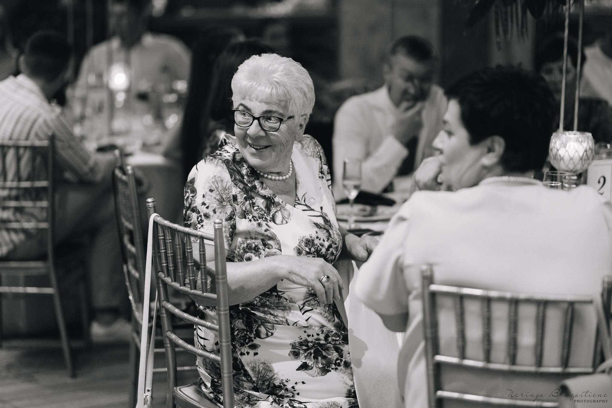 Vestuvinė fotosesija Kaune, Vienybės aikštėje, prie Lietuvos banko