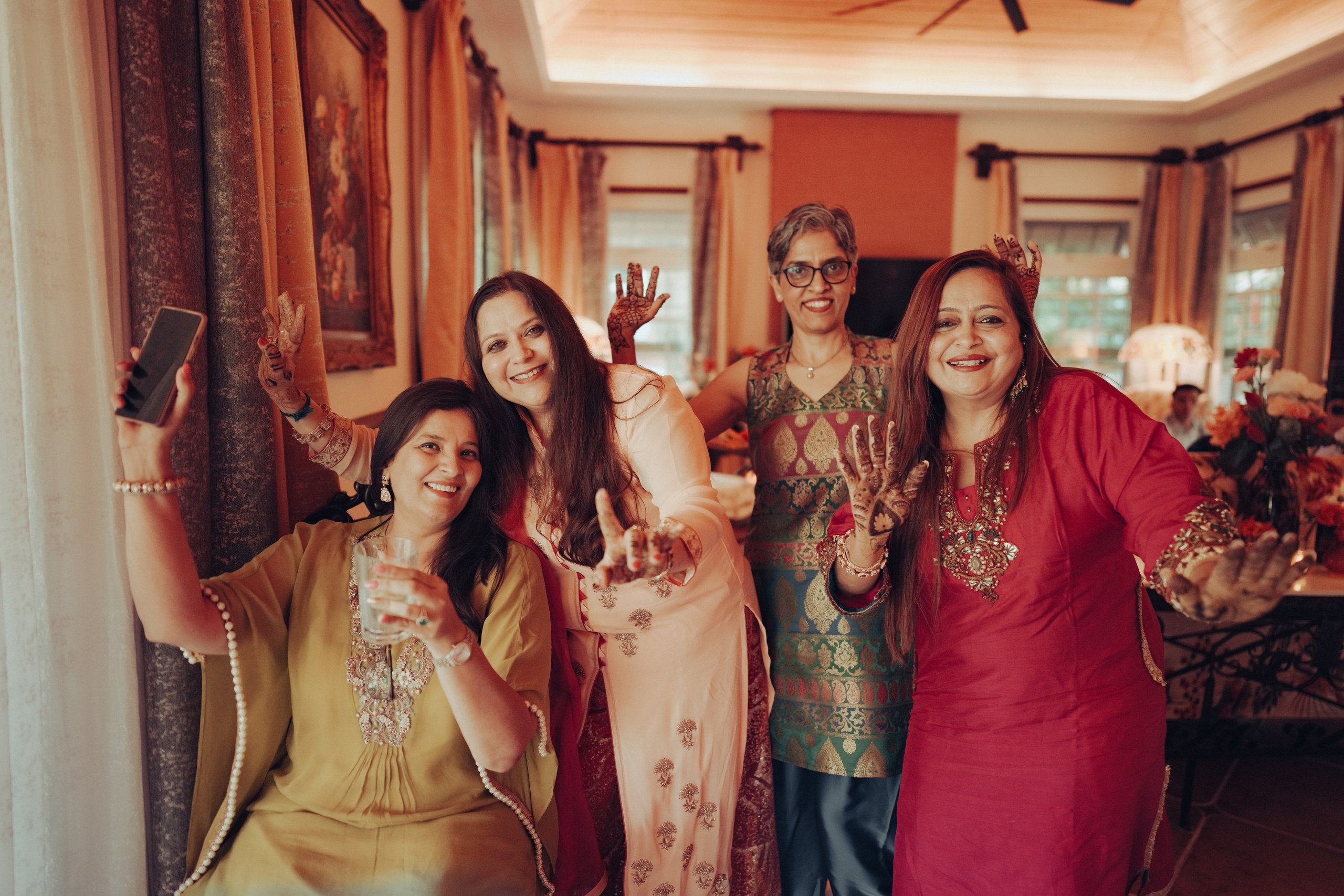 HALDI & MEHANDI. Wedding photographer Stalen Robert