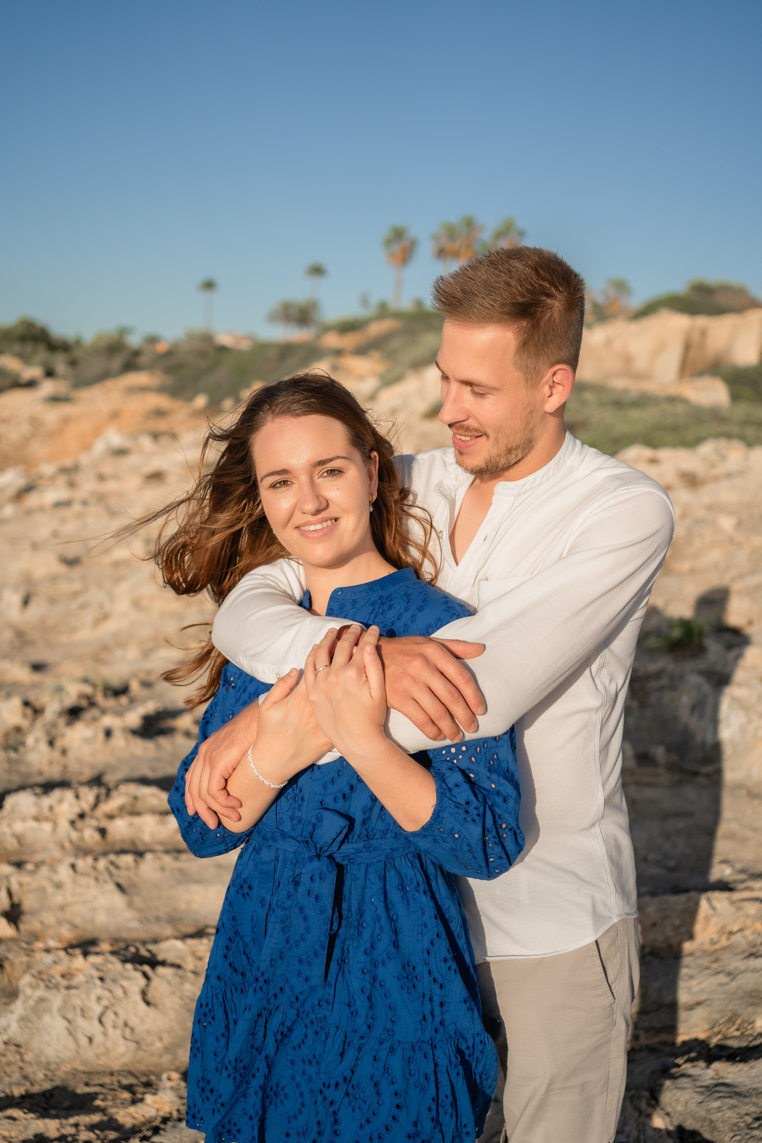 Romantischer Heiratsantrag auf Mallorca – Überraschung am Meer. Deine Fotografin auf Mallorca für Familien und Business