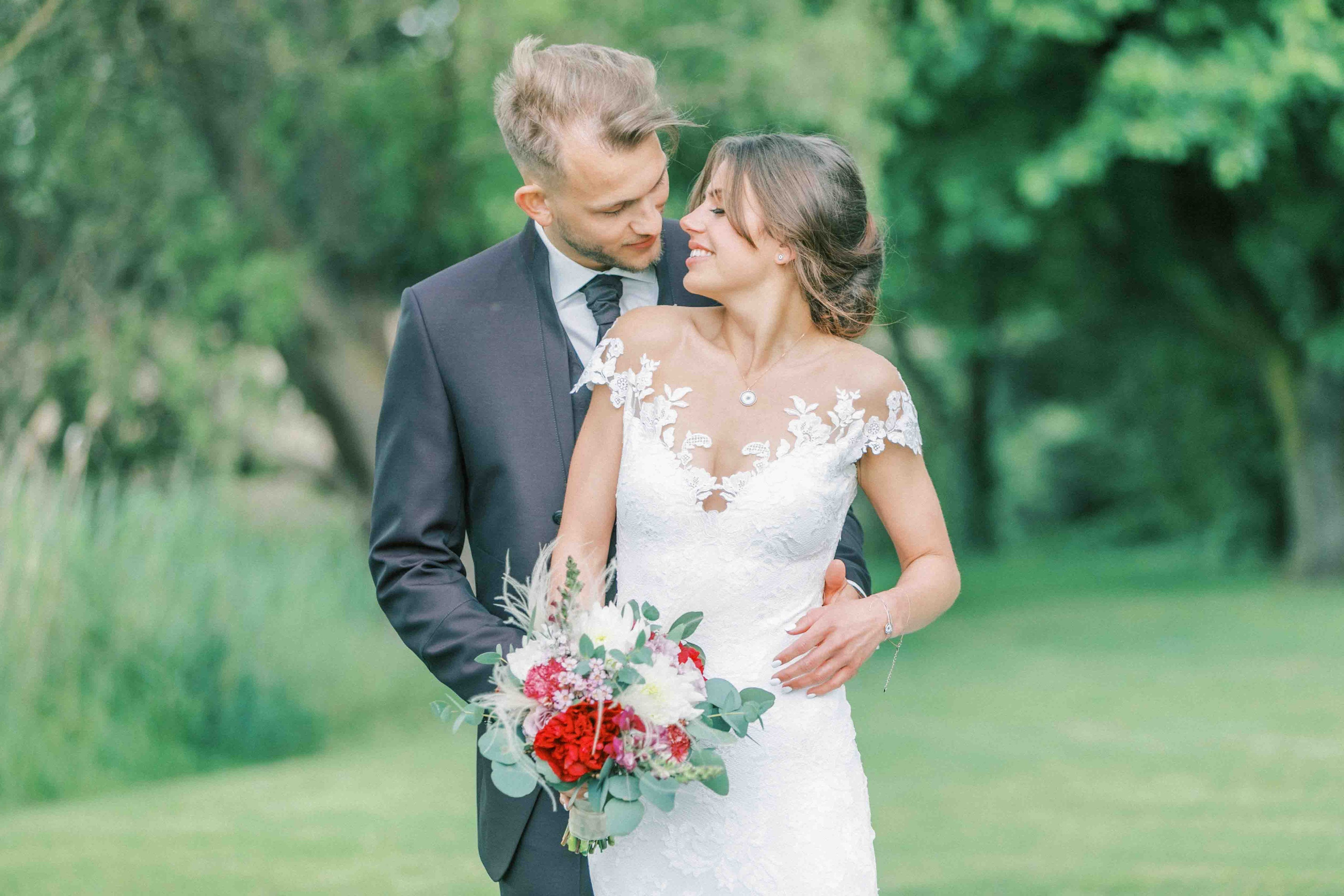 brautpaar bei hochzeit am landhaus am see garbsen