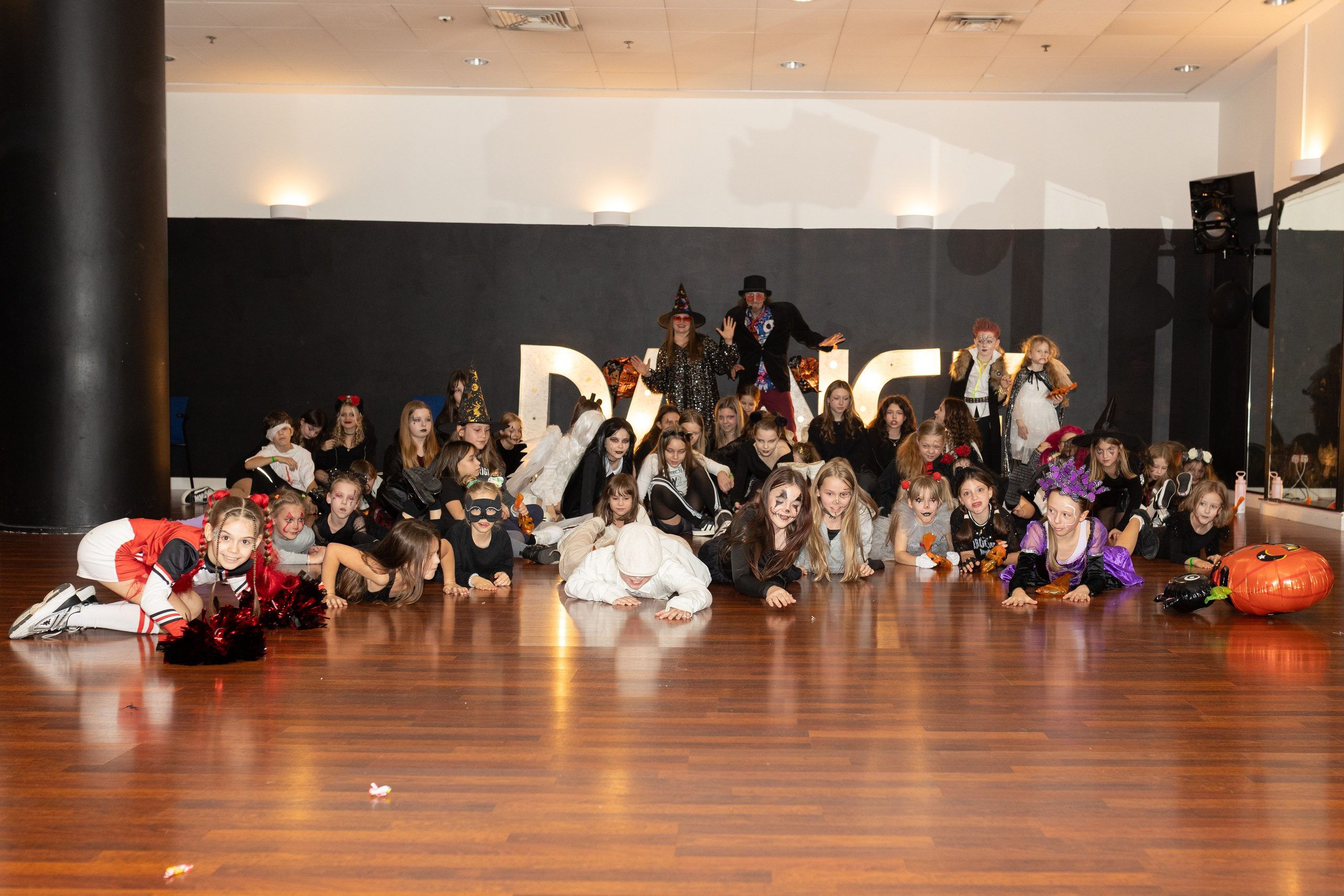 Leo dance studio Helloween 2025. Семейный и детский фотограф в Варшаве Мила Бобровская