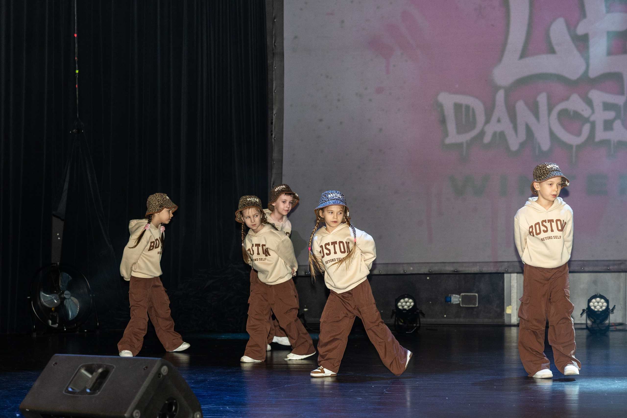 LEO DANCE SHOW WINTER 2025. Семейный и детский фотограф в Варшаве Мила Бобровская