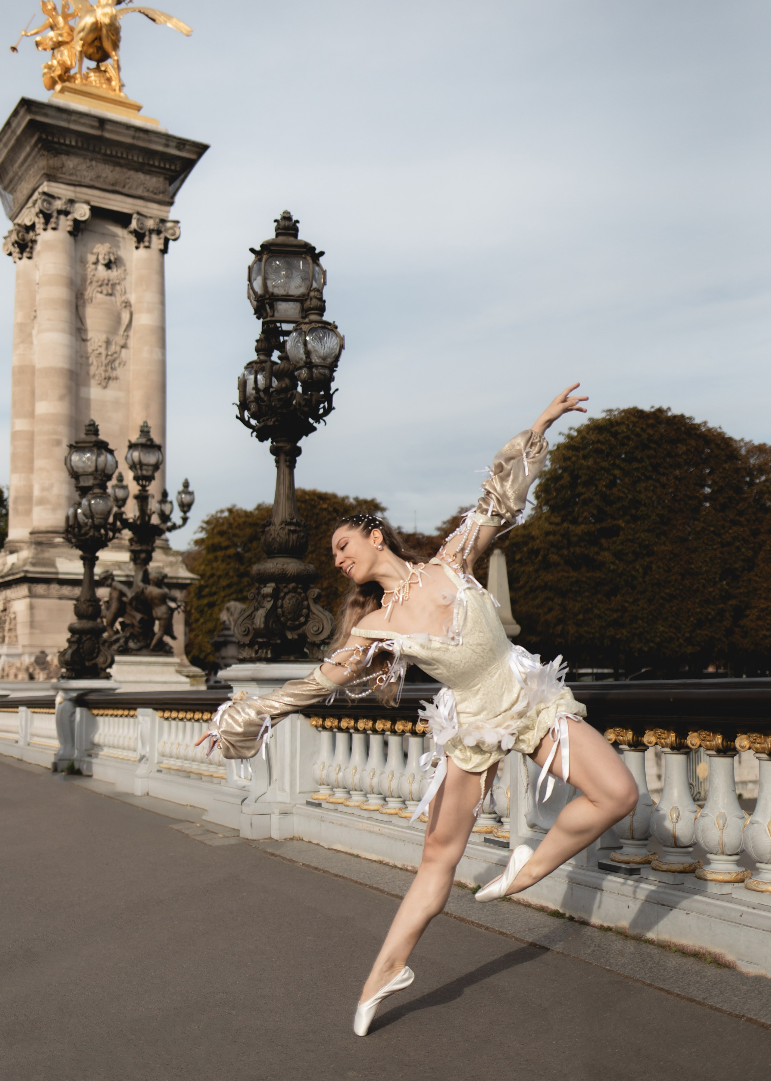 Ballerina in Paris. Professional wedding photographer in Copenhagen, Denmark — Julia Byron