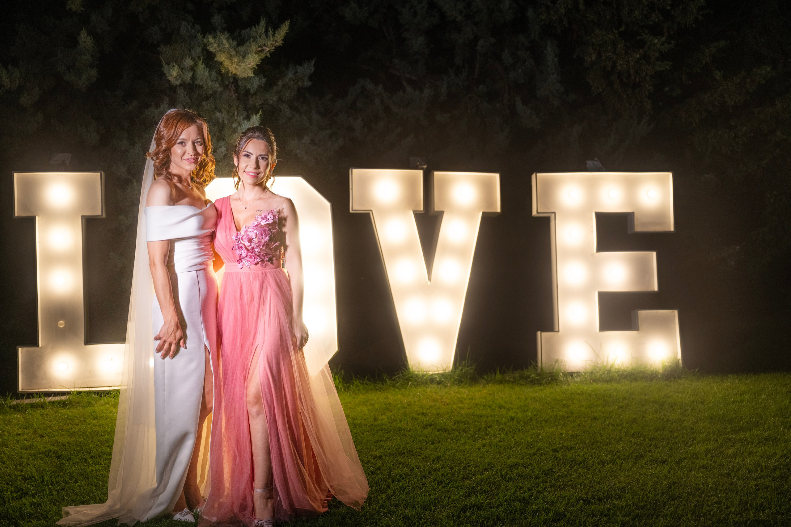 Cezara&Vali. Fotograf de evenimente si portret!