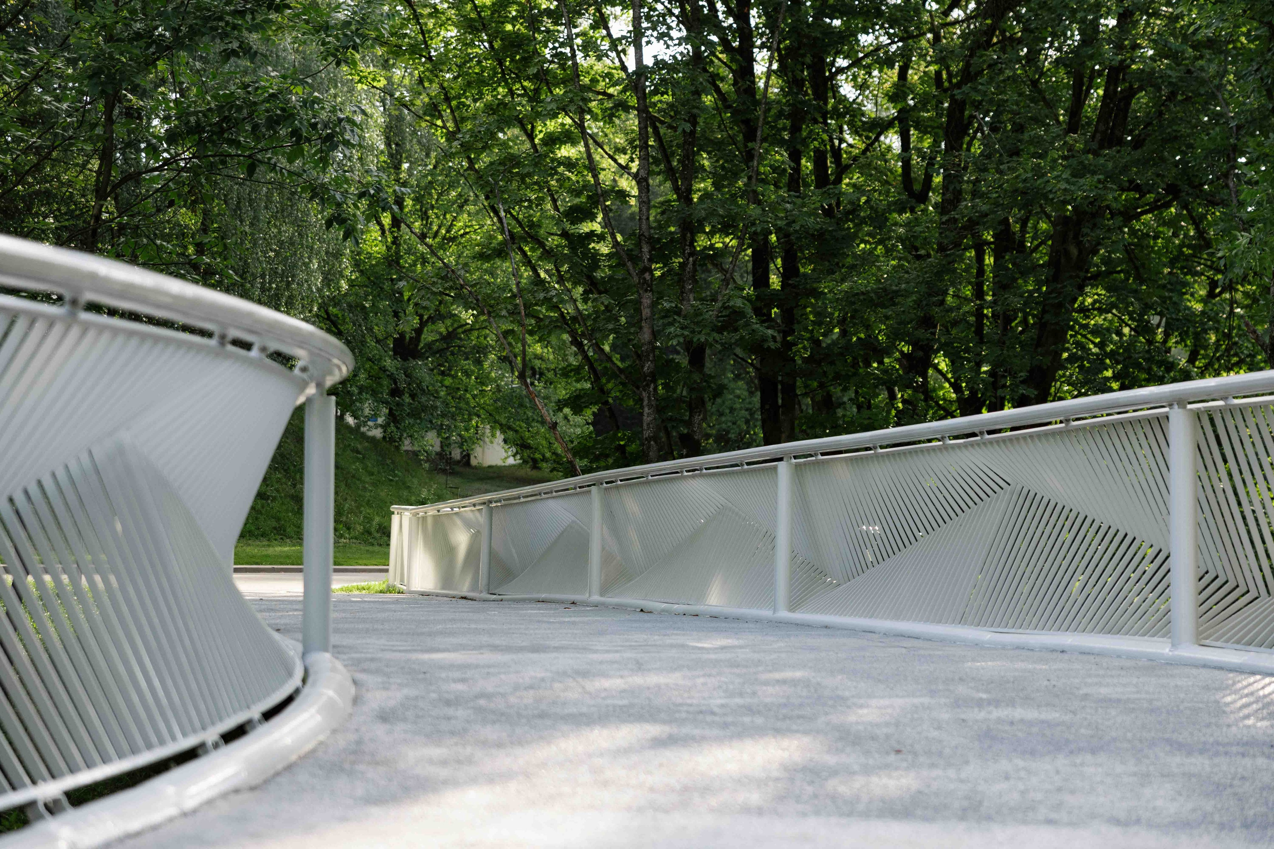 Modernios lokacijos fotosesijai Vilniuje. Framed by Evelina | Vestuvių fotografė