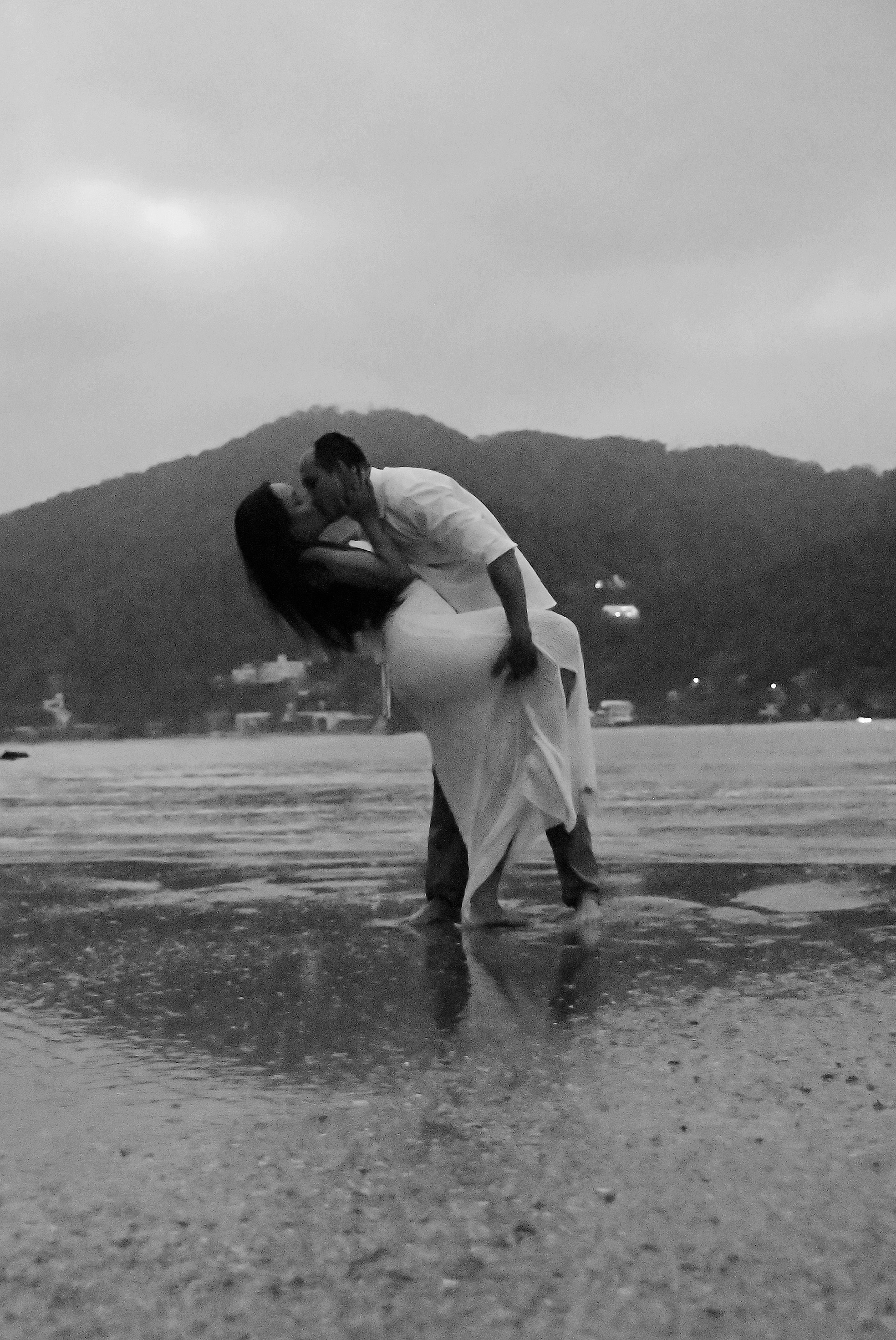 Débora & Douglas — Praia das Conchas, Guarujá. Produtora Bride
