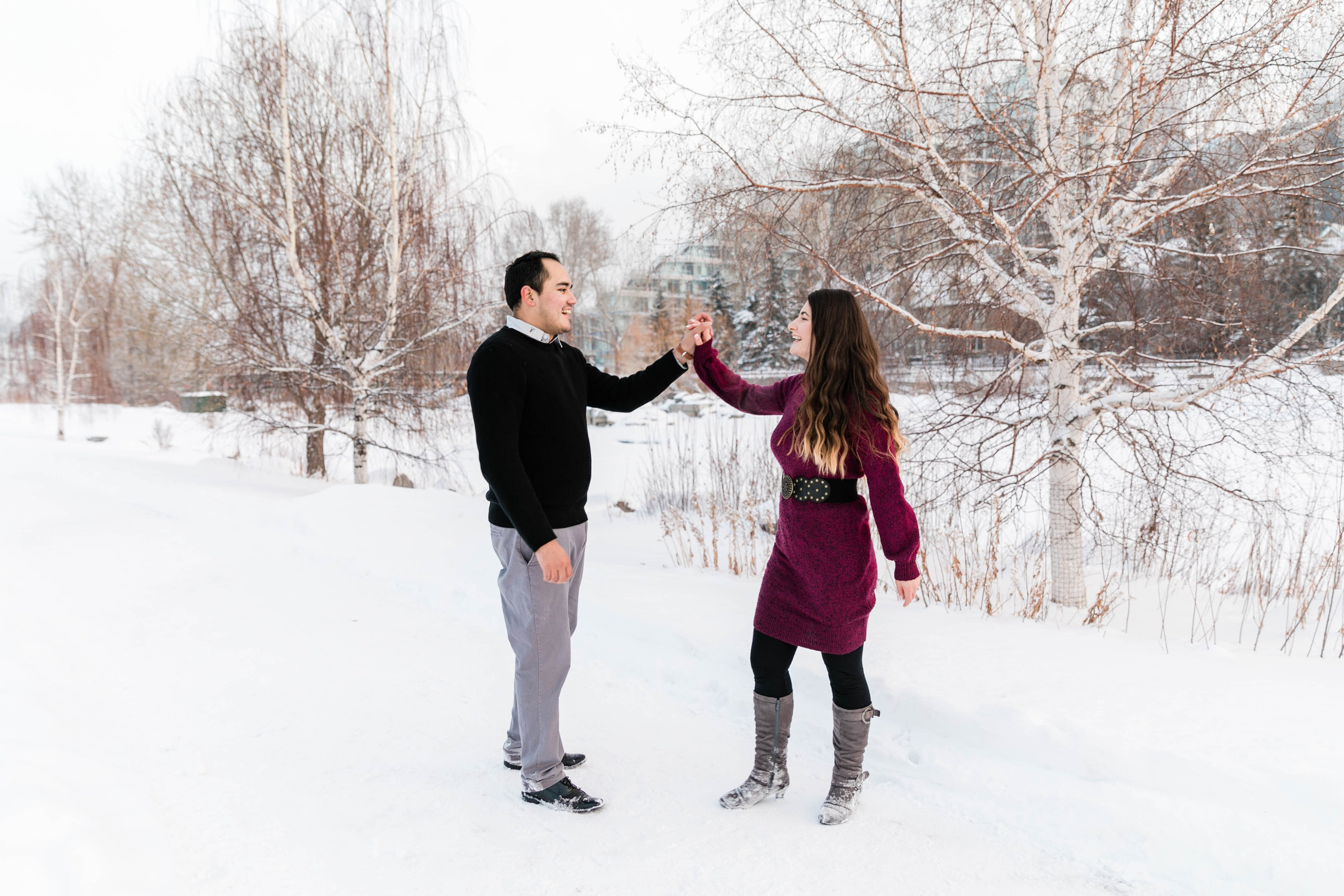 Iván & Andrada — Princes Island Engagement. Fotografía accesible en Calgary