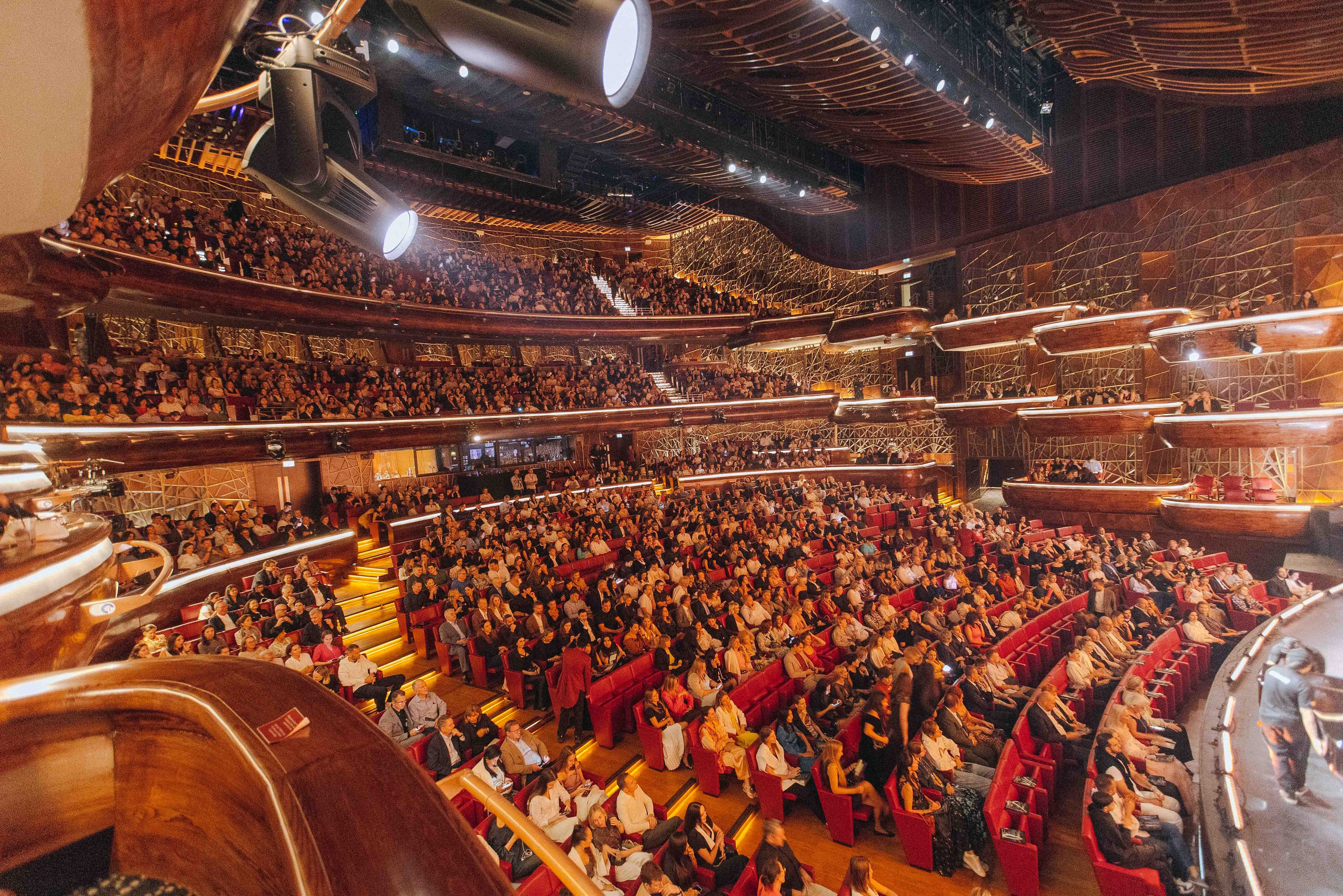 DUBAI OPERA. Wedding&Event photographer Ismail Rzayev in Baku
