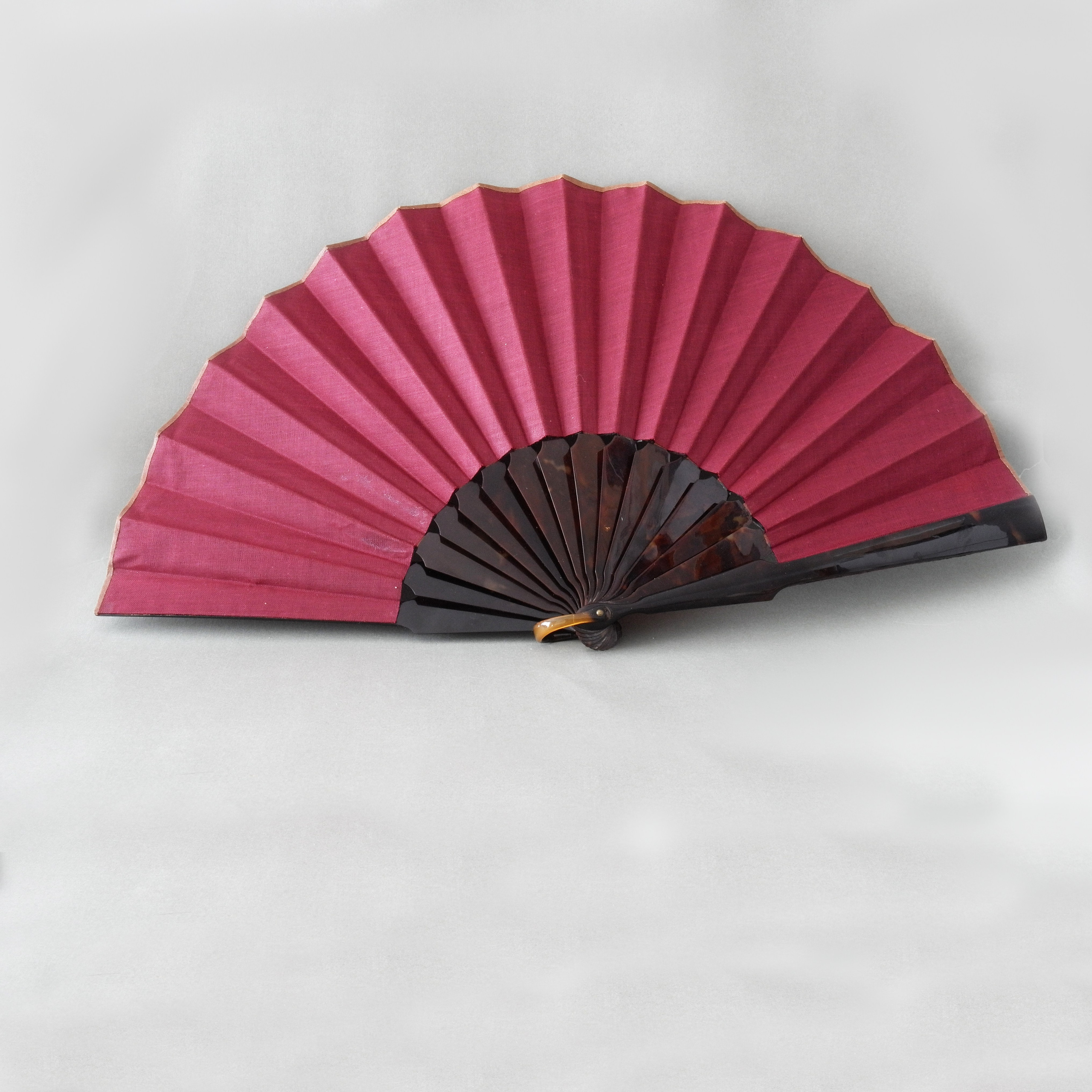 Brownfan. Современнные и актикварные украшения в Барселоне, Москве и Санкт-Петербурге