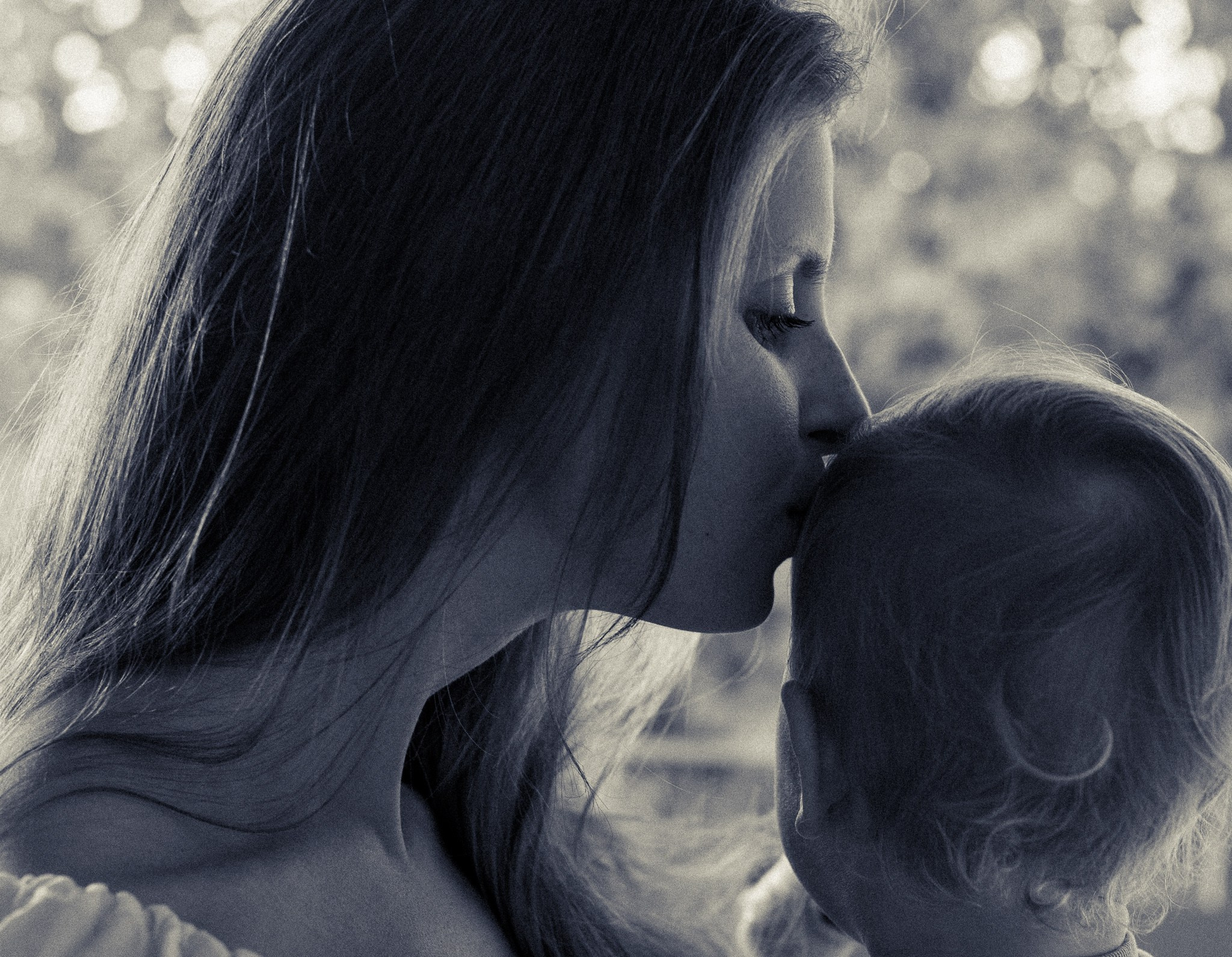 Séance photo mère et bébé. Histoires d’amour, séances photos de famille et de mariage en France