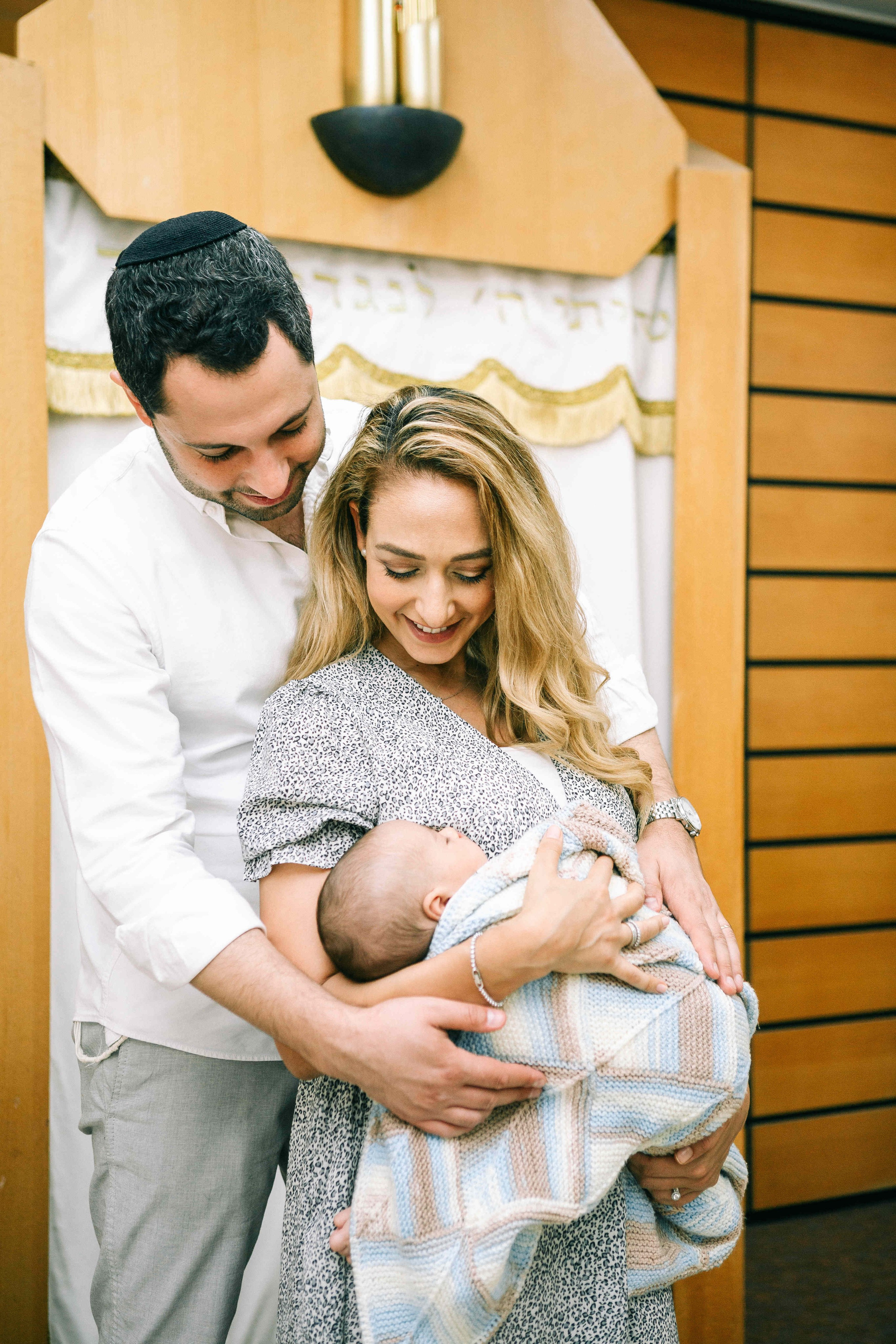 BRITH MILA IN THE SMALL SYNAGOGUE. PHOTOGRAPHER IN ISRAEL