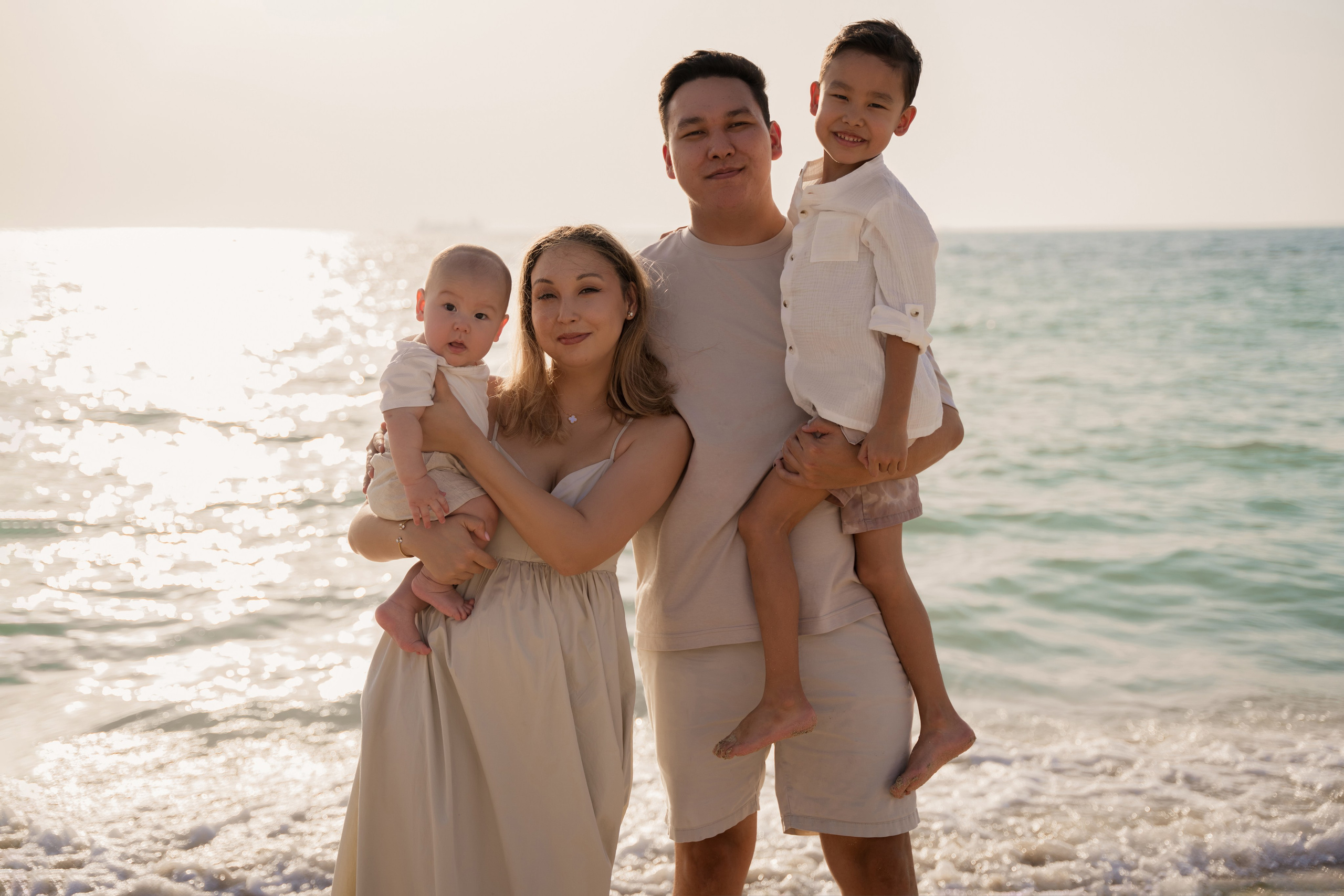 Waves and sun. Angela Iakovleva — Family Photographer in Dubai