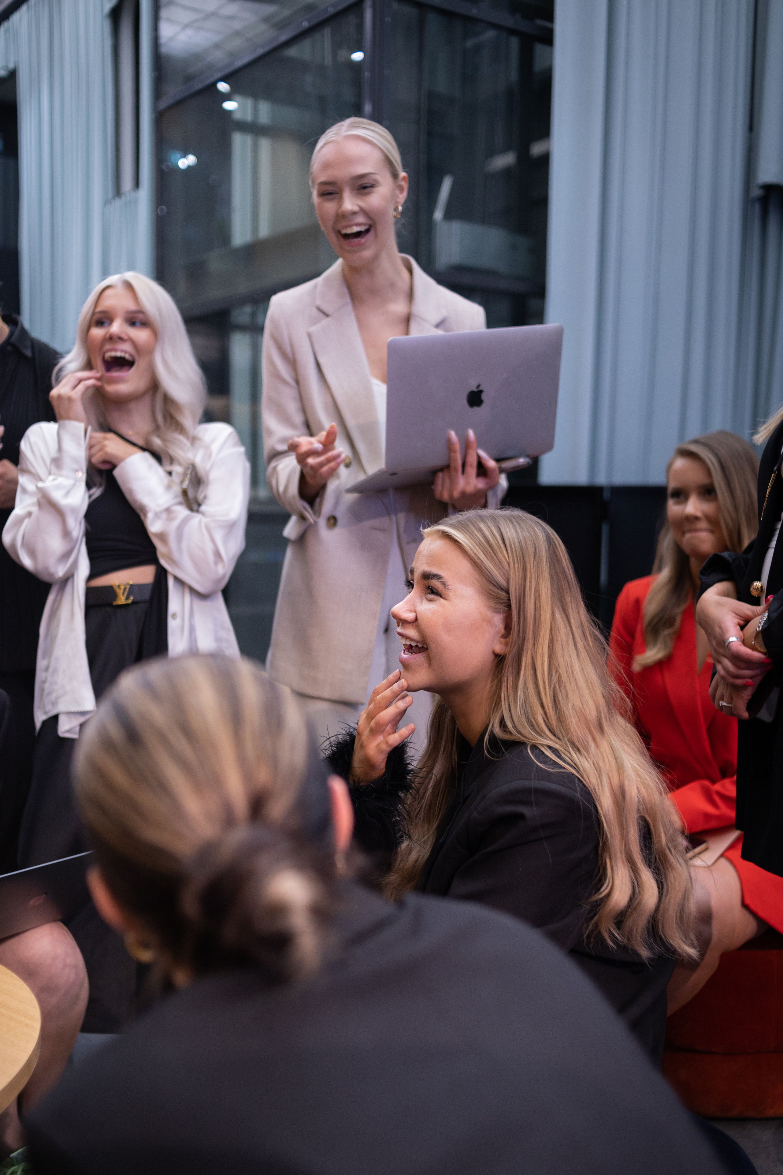 Juhla. Perhe-, hää- ja muotokuva valokuvaaja Helsingissä | Espoossa | Vantaa