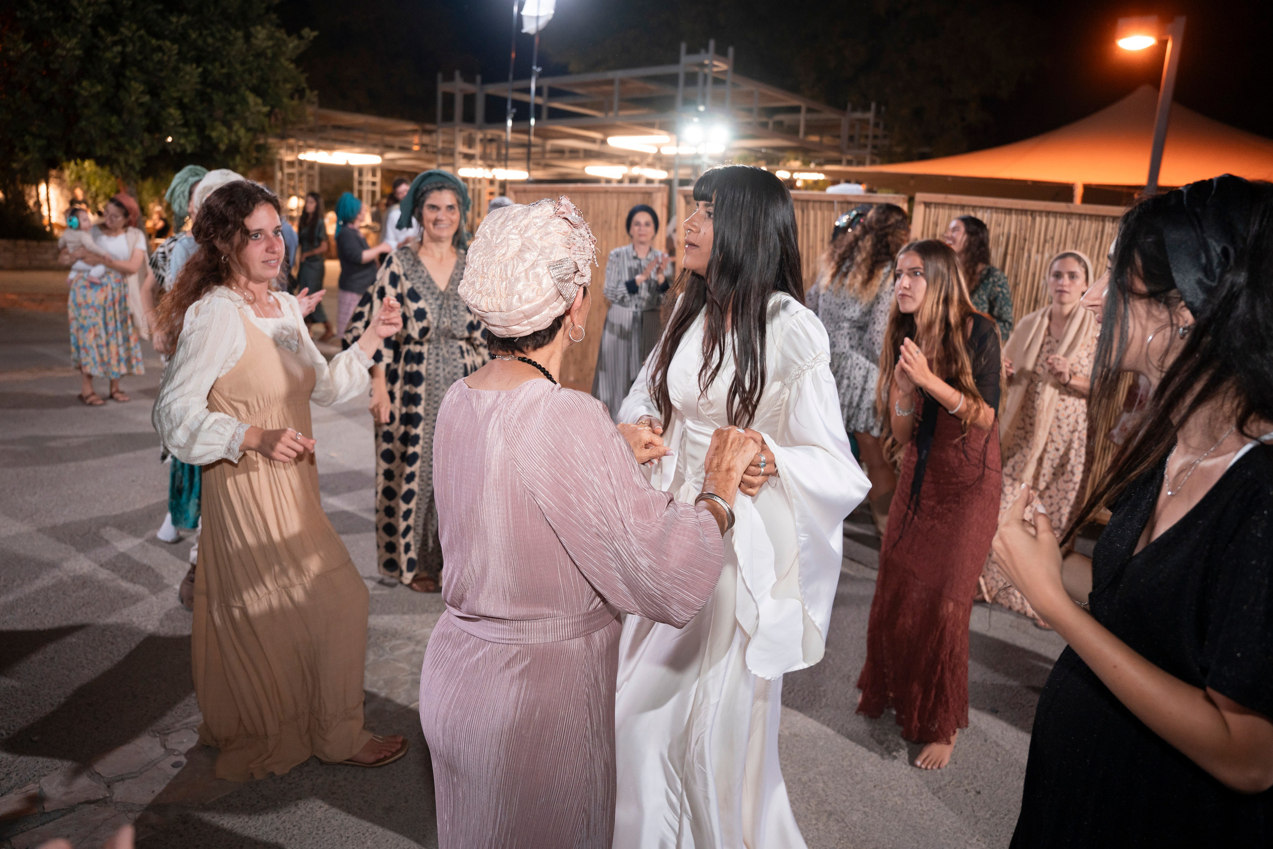 עדן ושלהבת. יוסף מזרחי צילום חתונה, ברית וזוגיות. צלם מקצועי שאוהב להוציא אתכם הכי יפים ברגעים הכי מרגשים