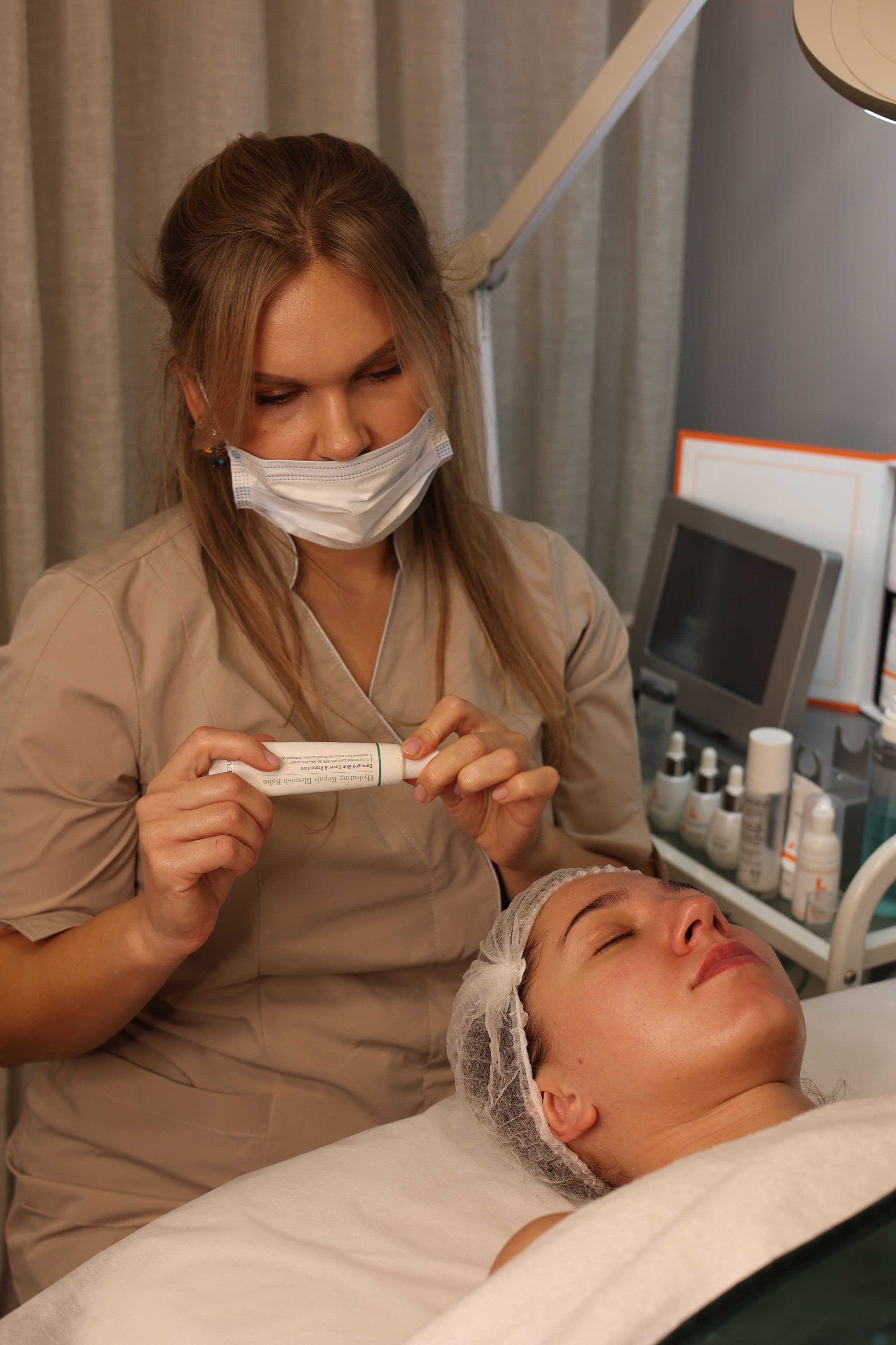 COSMETOLOGIST — Diana. Main