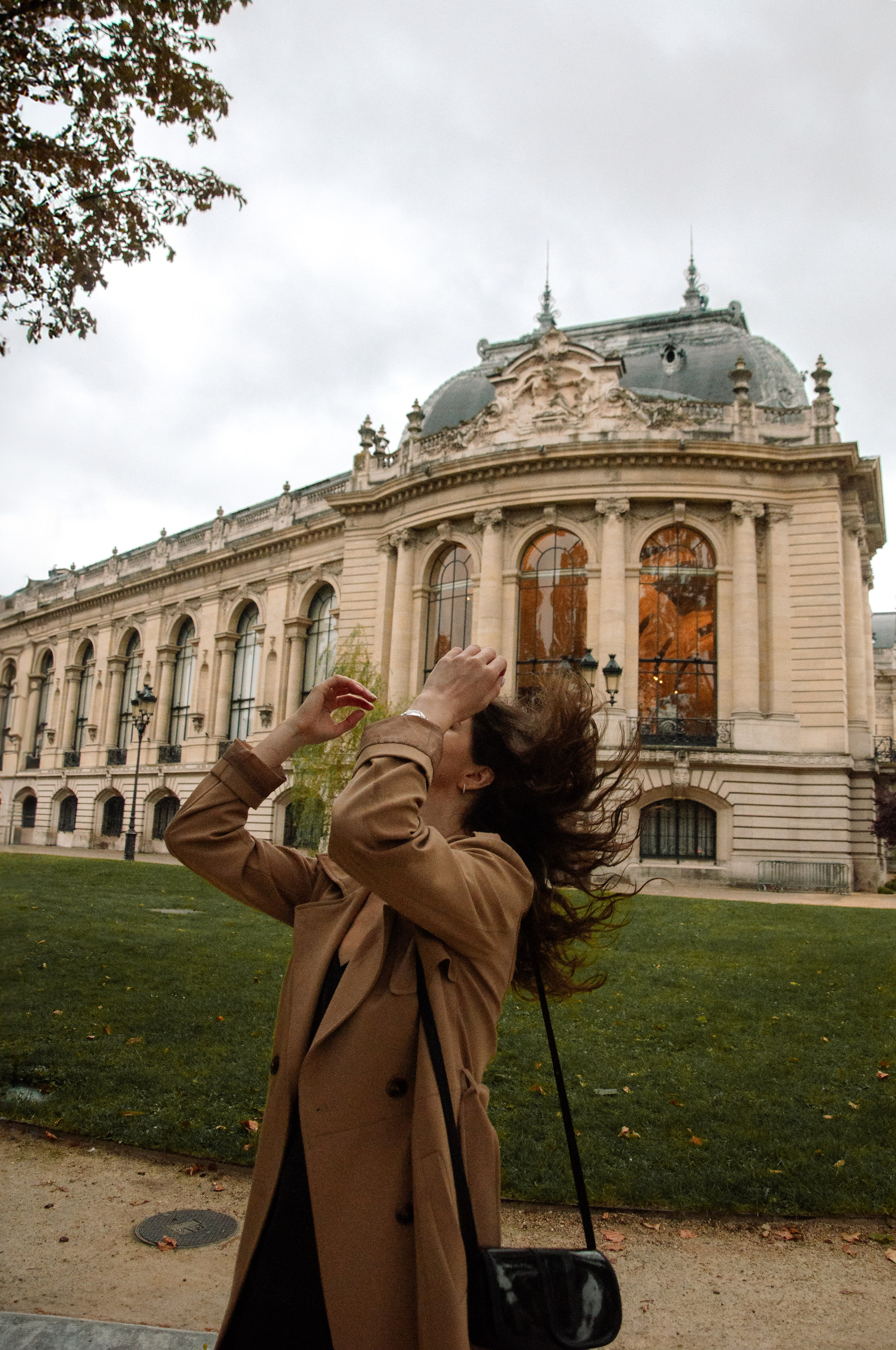 Rainy Paris Photoshoot. Paris photographer — Polina Osipova