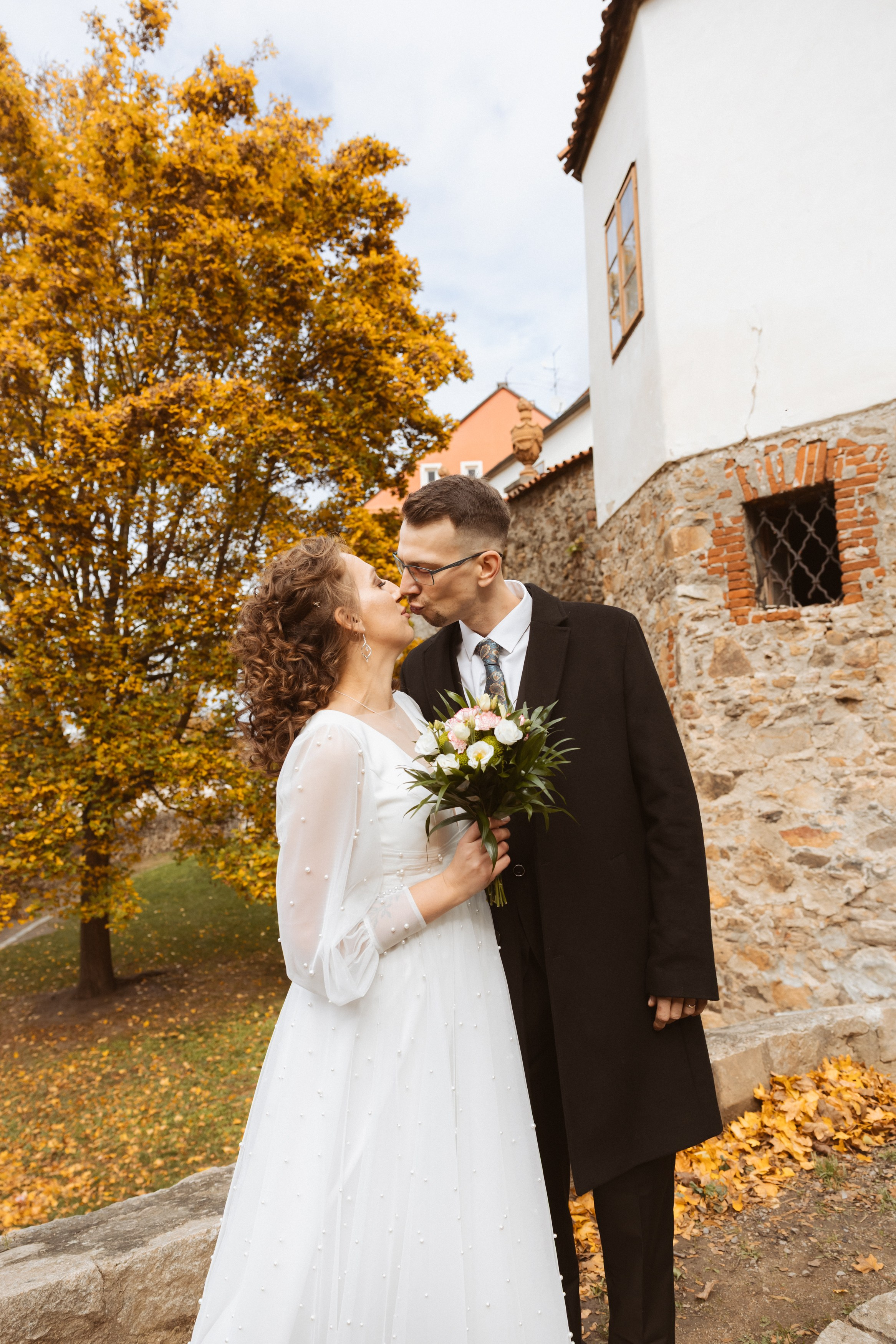 Podzimní svatební focen. Rodinná, těhotenská, newborn a lifestyle fotografka v Písku Oxana Telupilova
