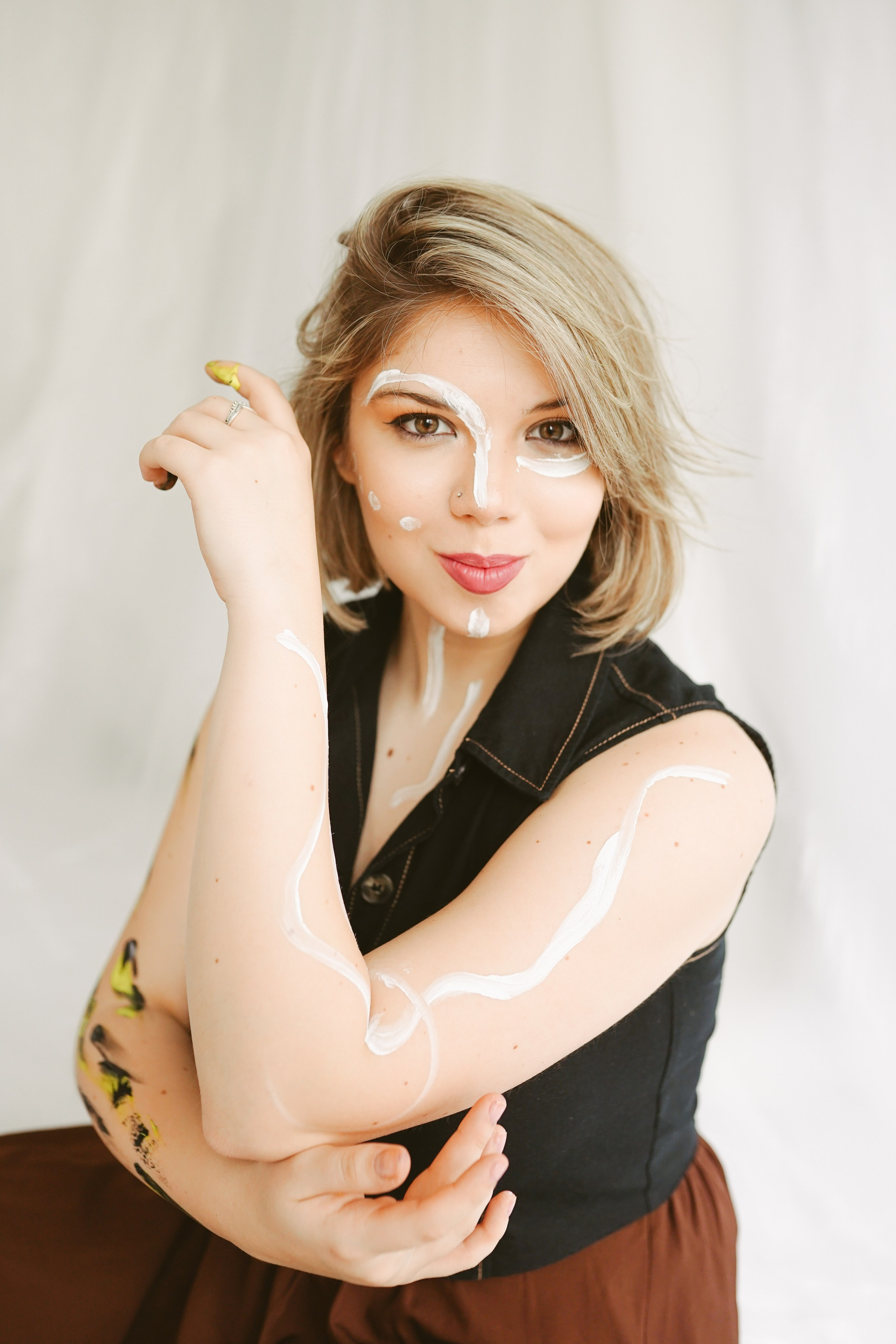 Fotografie de Portret Brașov | Artist Mădălina Beda. Madalina Beda- Artist vizual, fotograf, doula la nastere, consultant babywearing Brasov si in toata tara