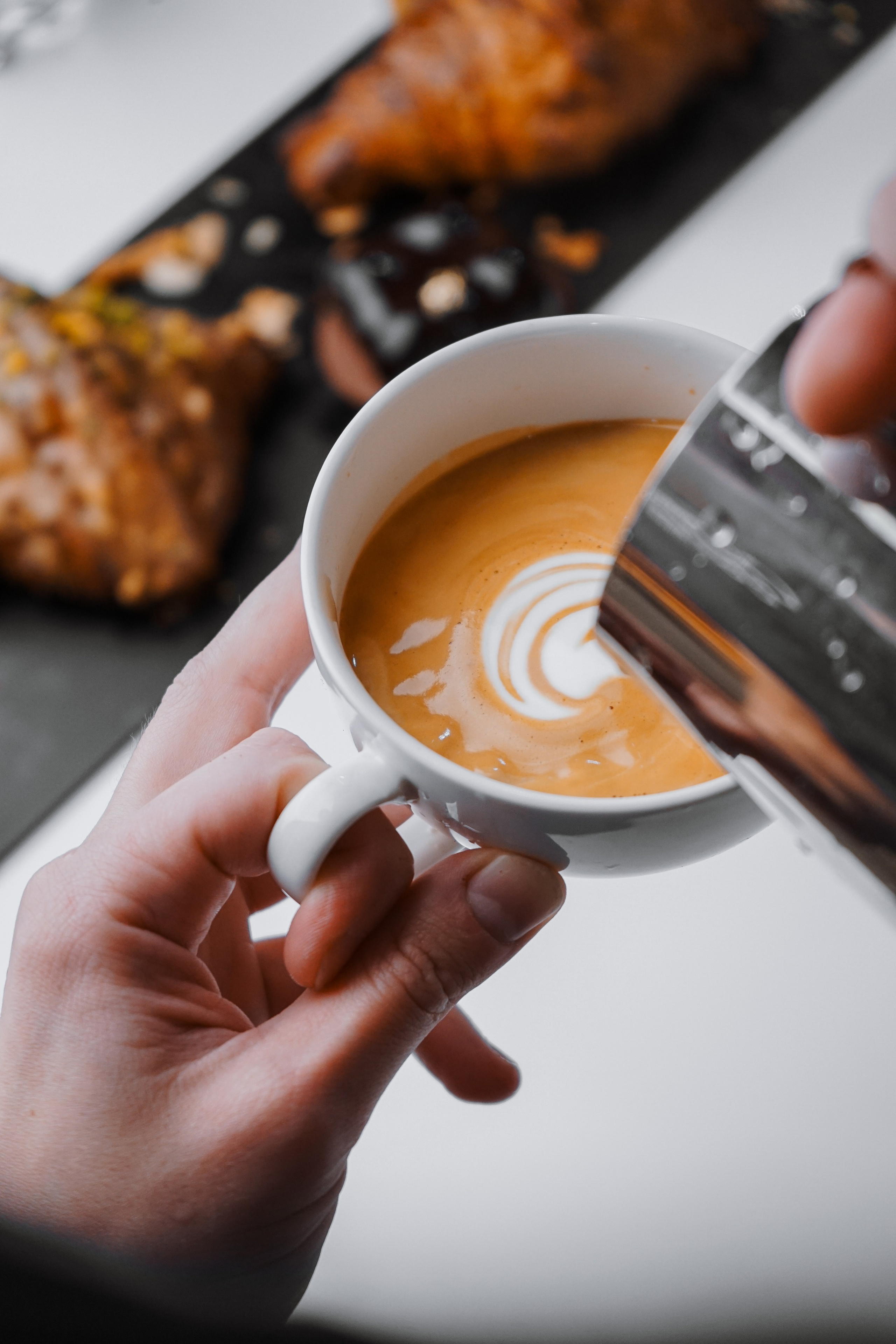 Контентная съёмка: кофейня «Cork». Арина Леонова — фуд-фотограф в Тбилиси