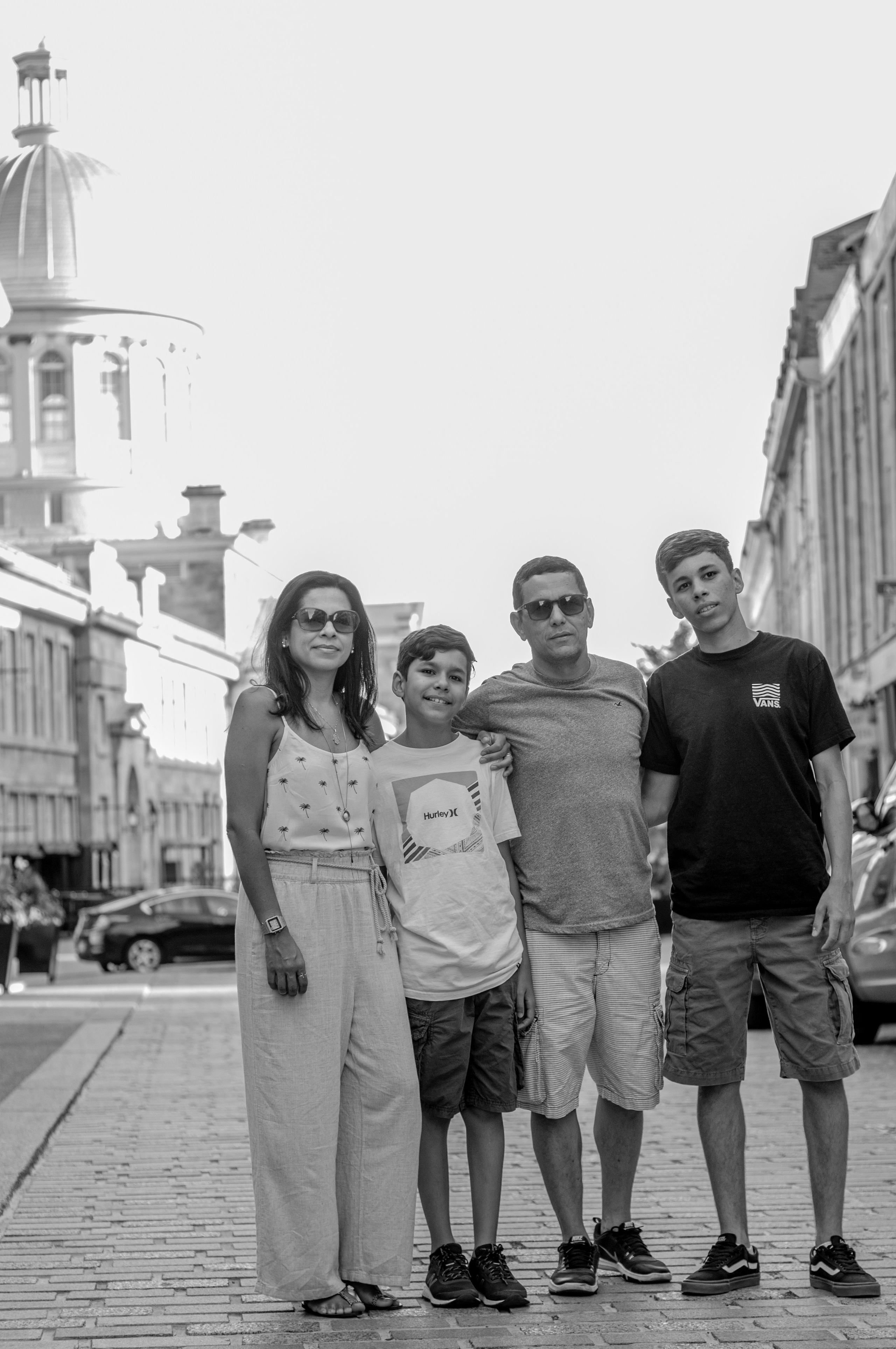 Andressa’s Family (Montreal QC). Carlos Lima Photography — Photographer in Calgary